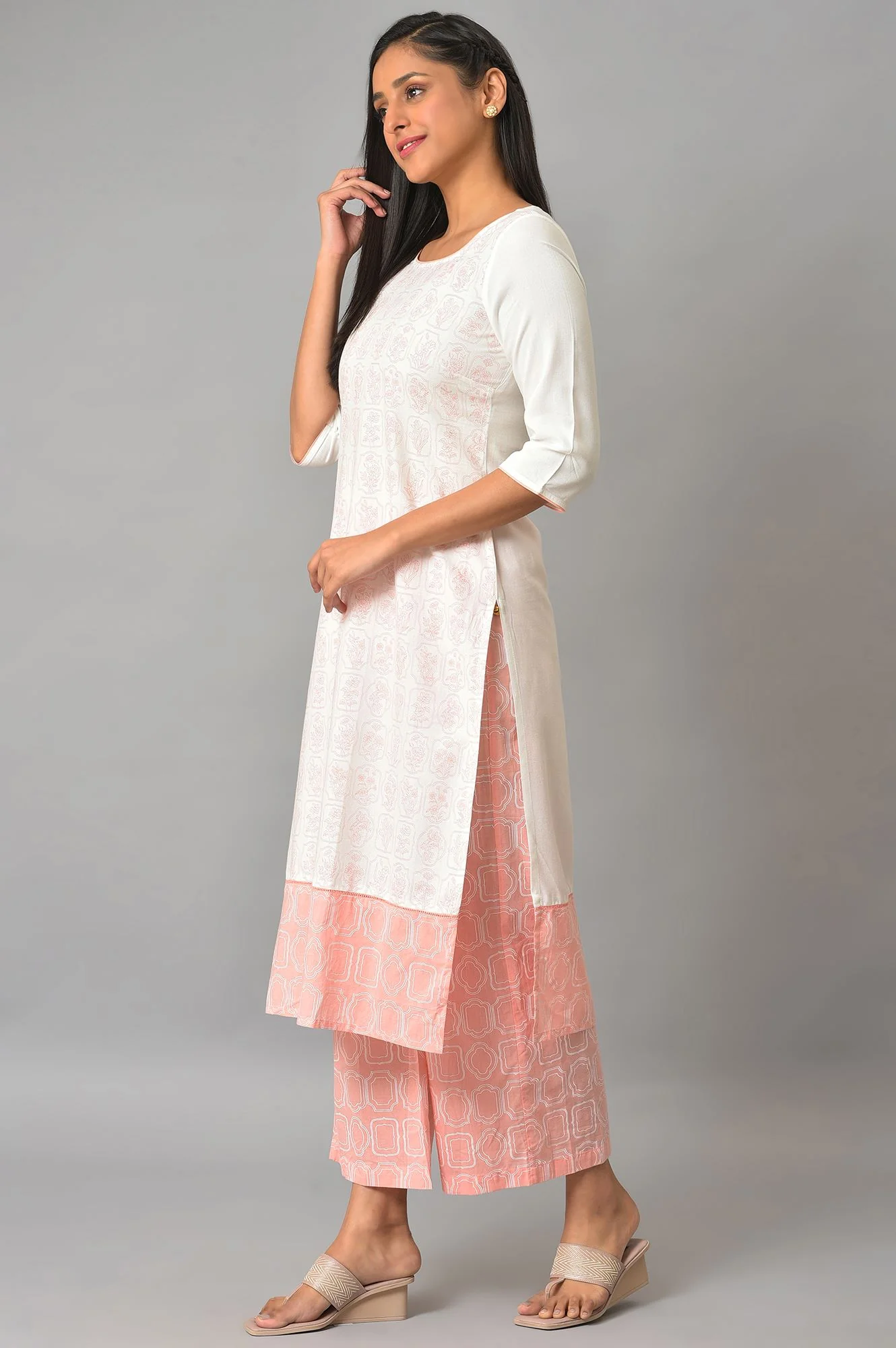 Off-White Floral Printed kurta With Coral Palazzo - Image 3