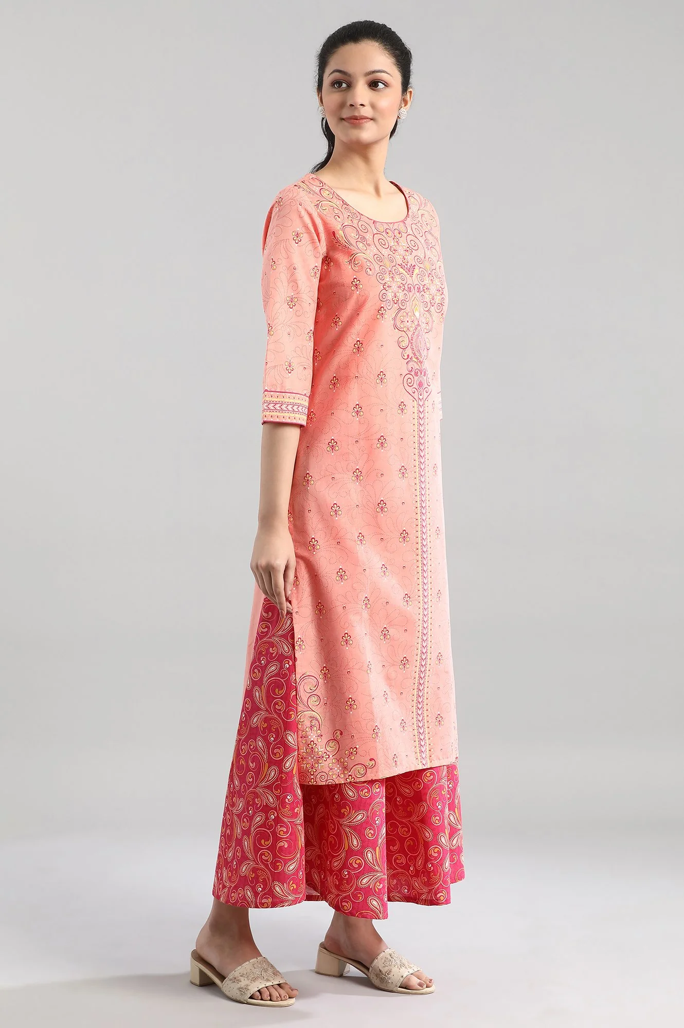 Peach Ethnic Floral Print kurta in Round neck - Image 4