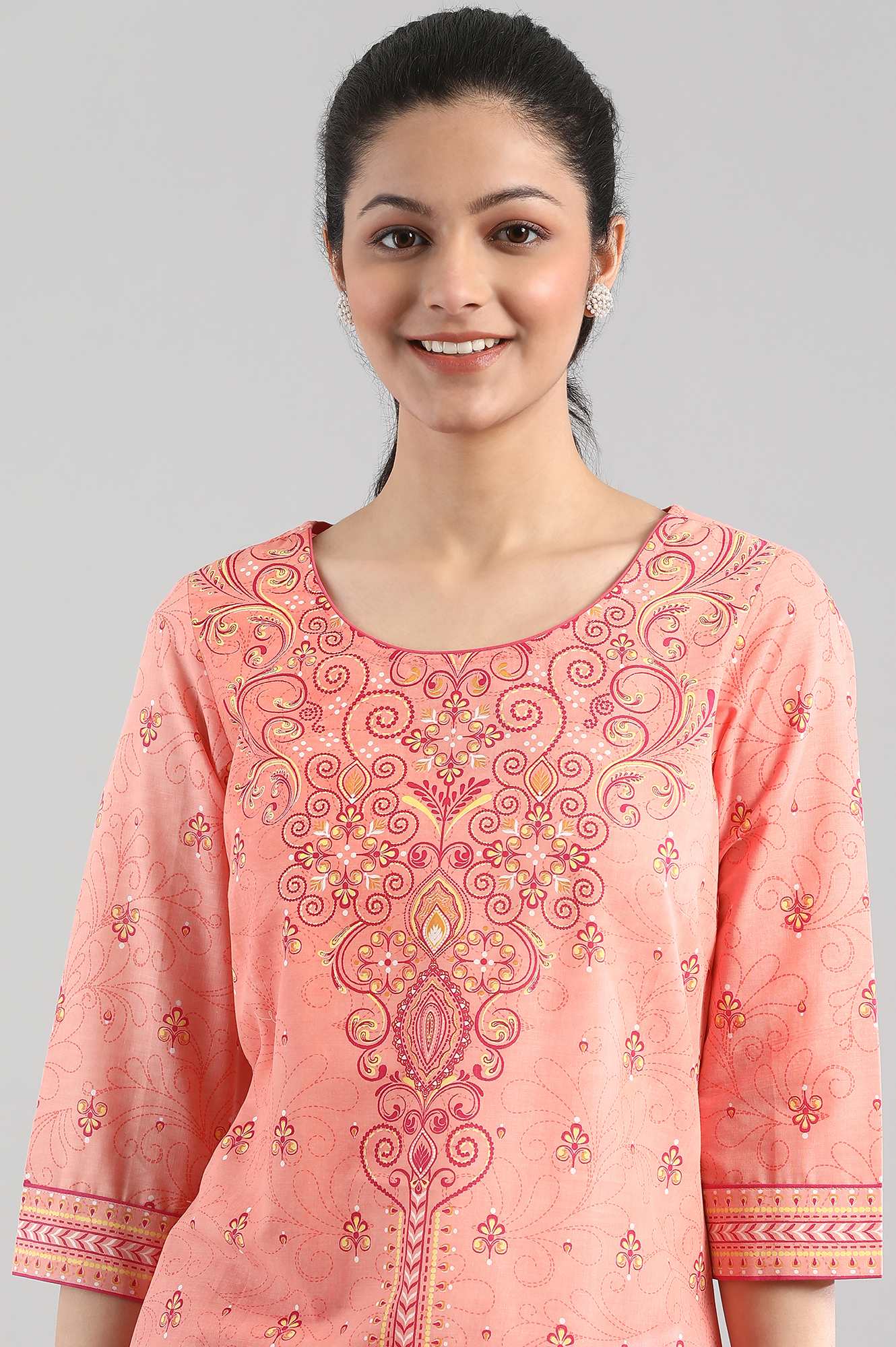 Peach Ethnic Floral Print kurta in Round neck - Image 6