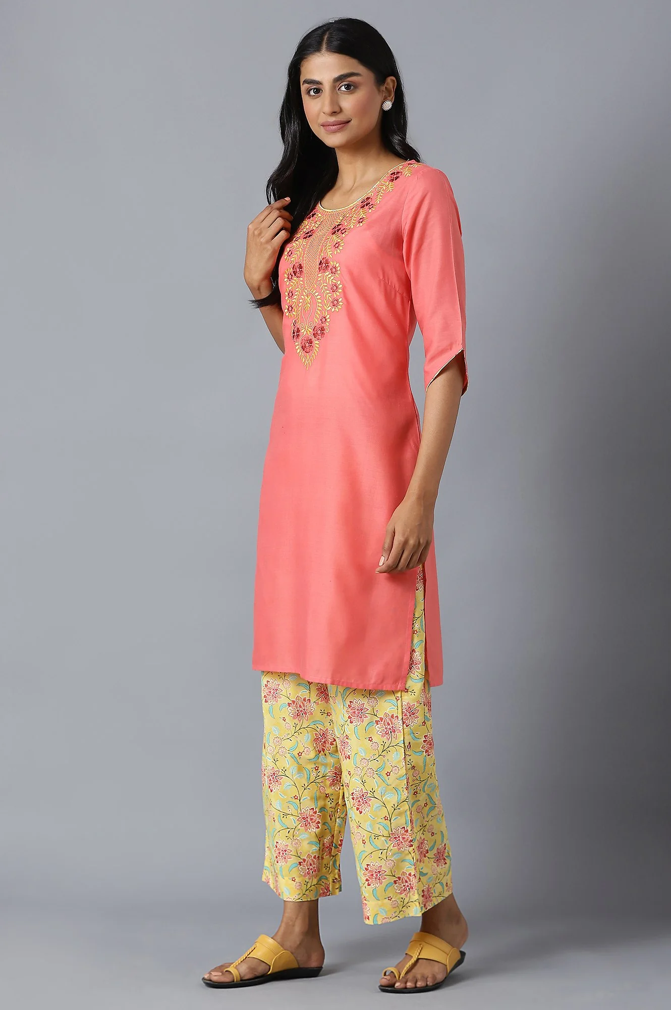 Peach Ethnic Round Neck Embroidered kurta With Yellow Printed Culottes - Image 3