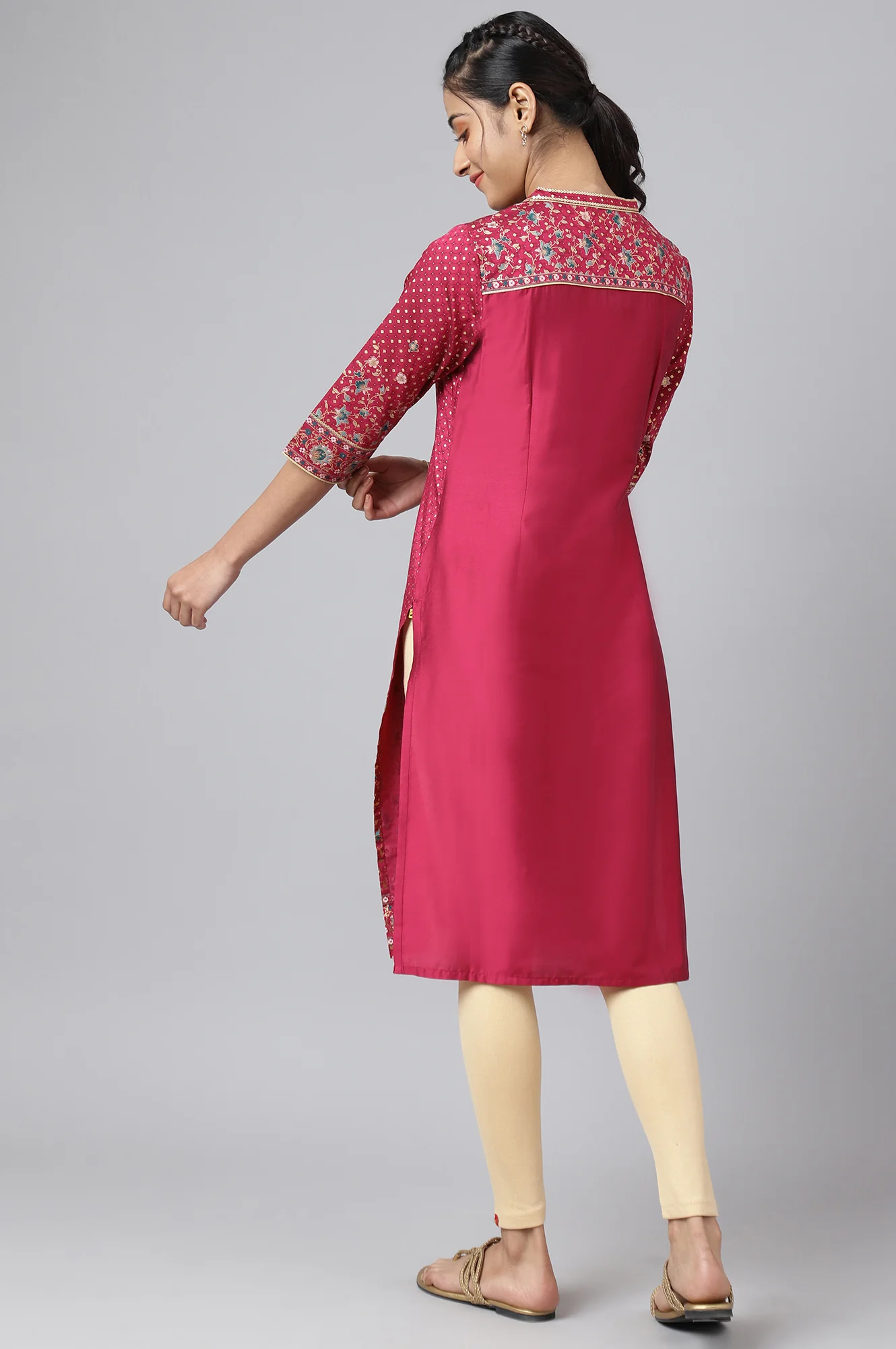Pink Floral Printed Sequined Ethnic kurta - Image 4