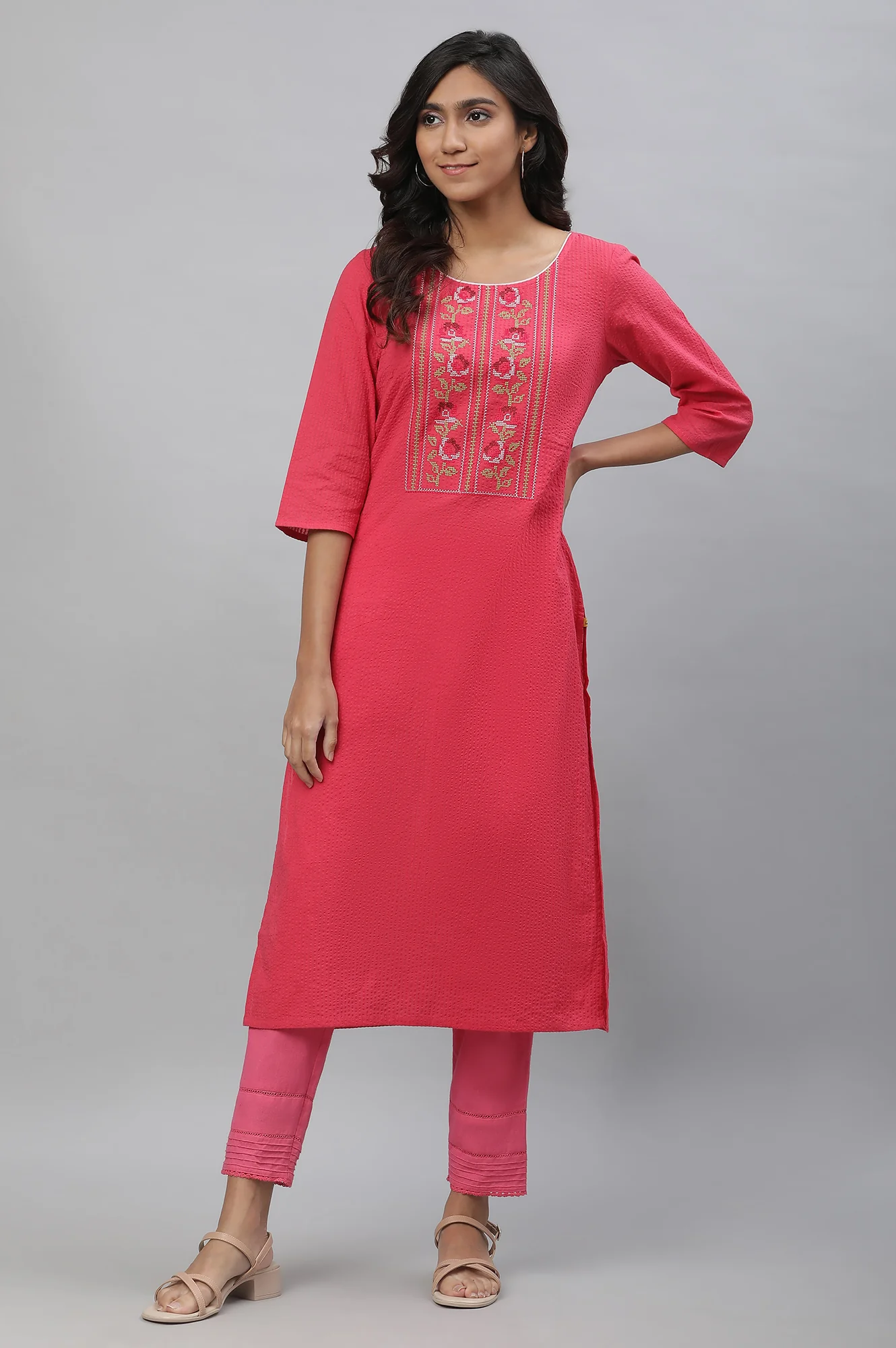 Pink Textured Cotton Embroidered Kurta - Image 3