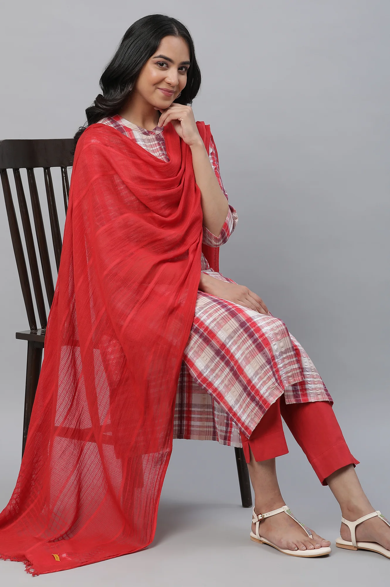 Red Classic Woven Dupatta - Image 2