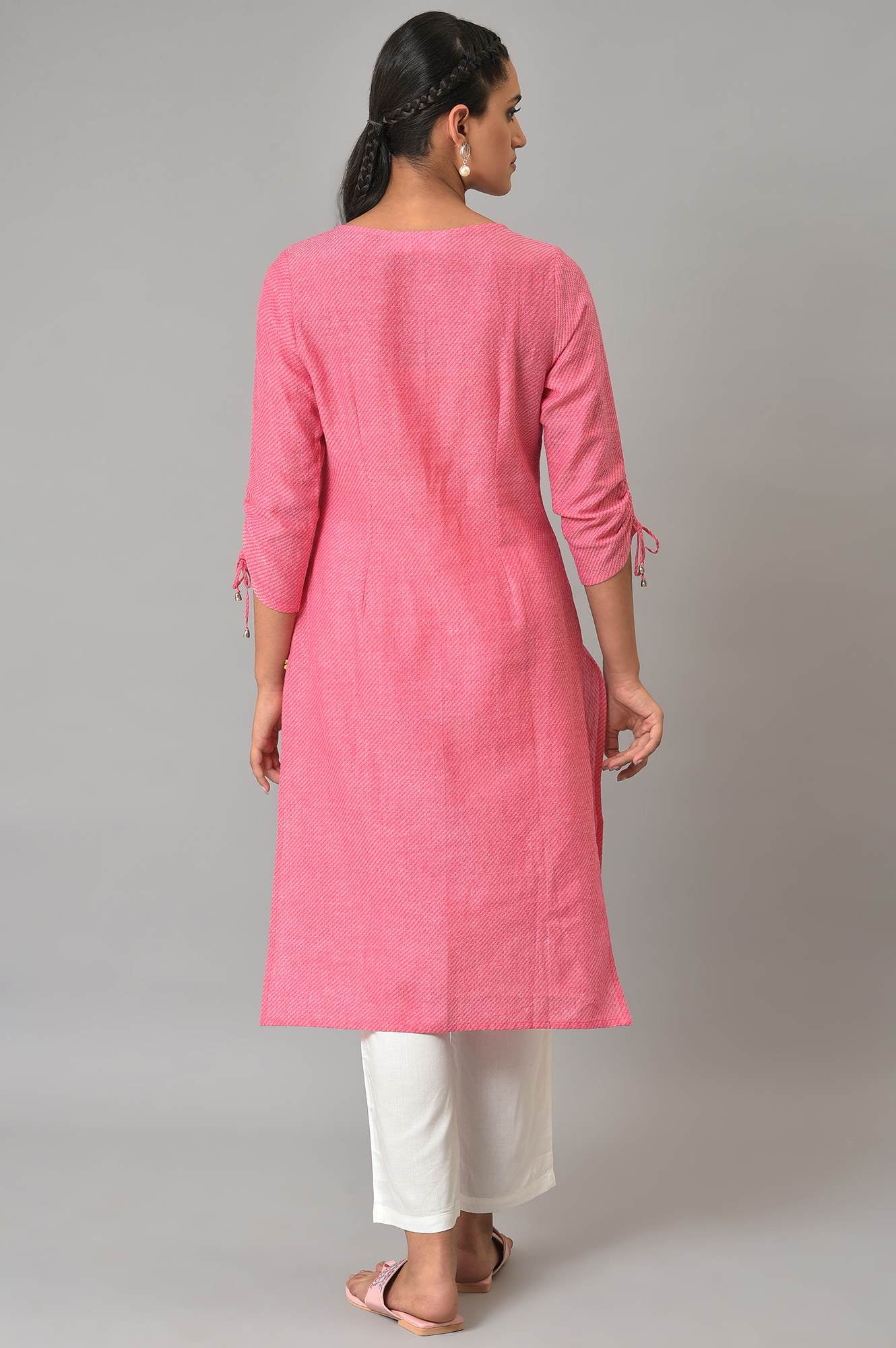 Red Cotton Round Neck Embroidered kurta - Image 2