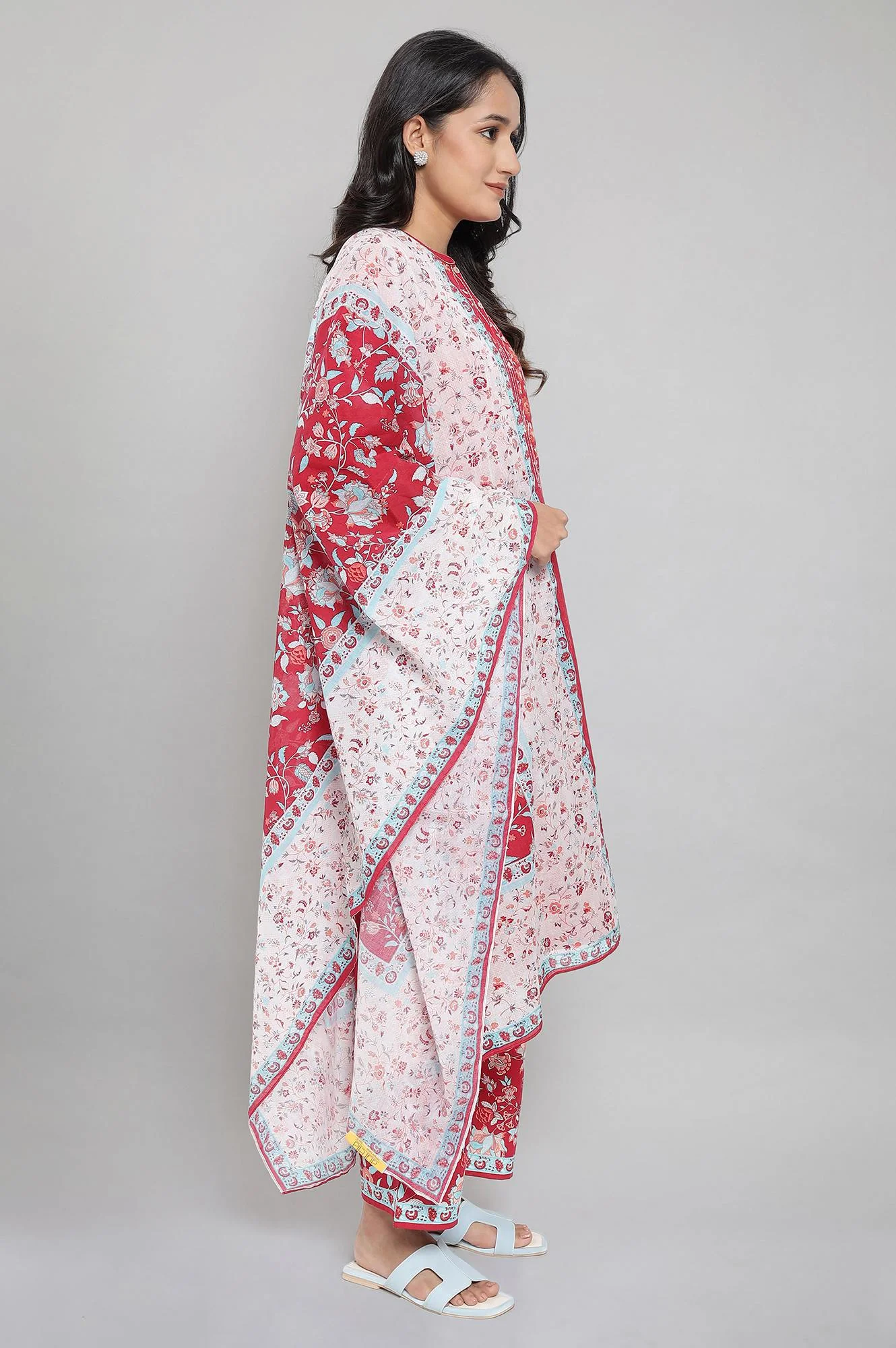 Red Embroidered kurta Set - Image 4