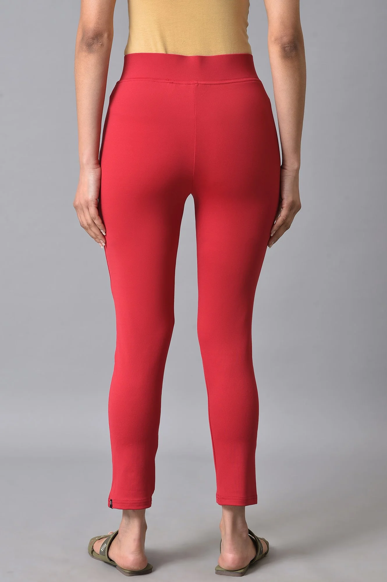 Red Solid Skinny Fit Lycra Tights With Slip On Closure - Image 2