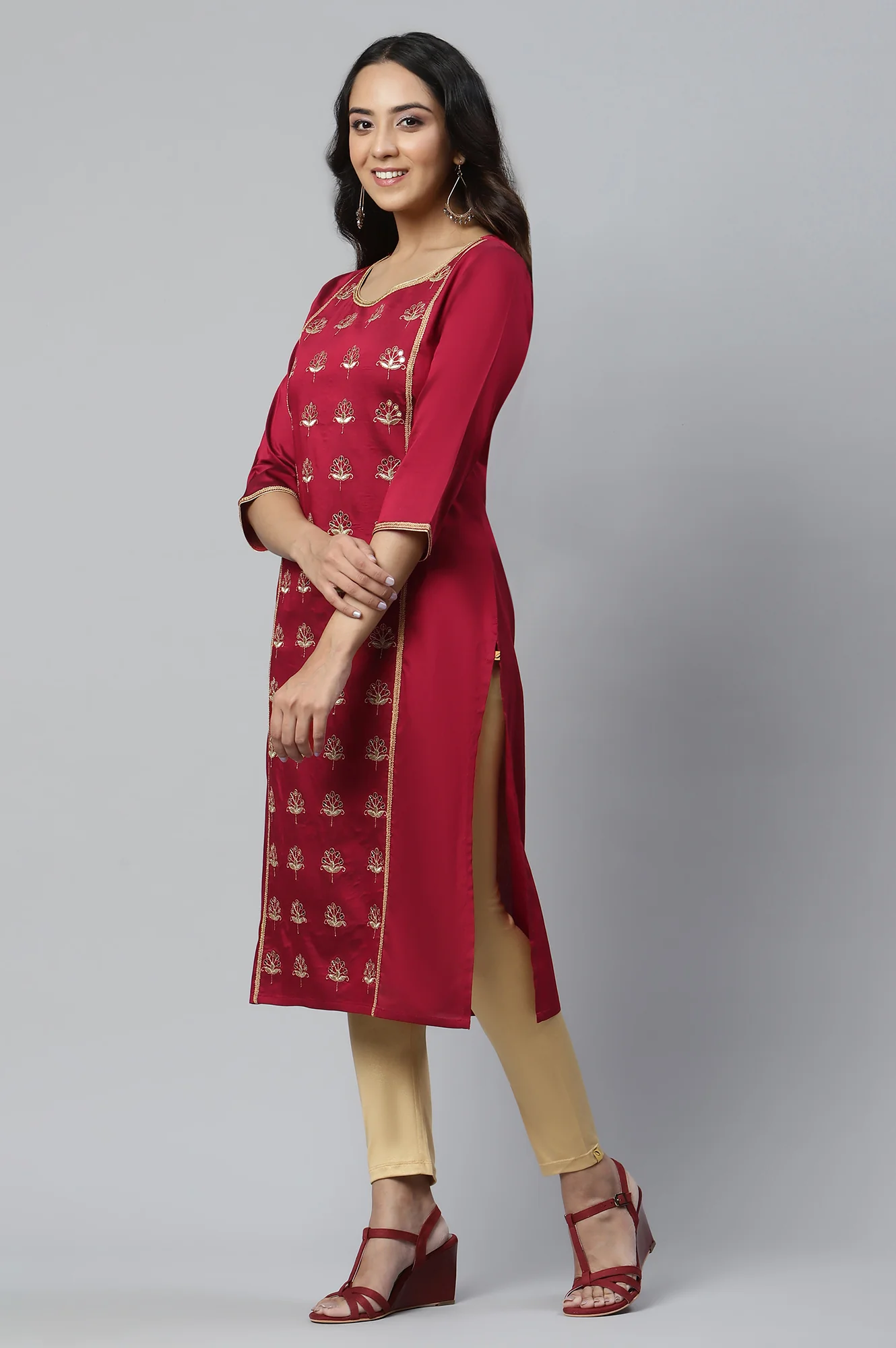 Red Zari Embroidered Ethnic kurta - Image 3