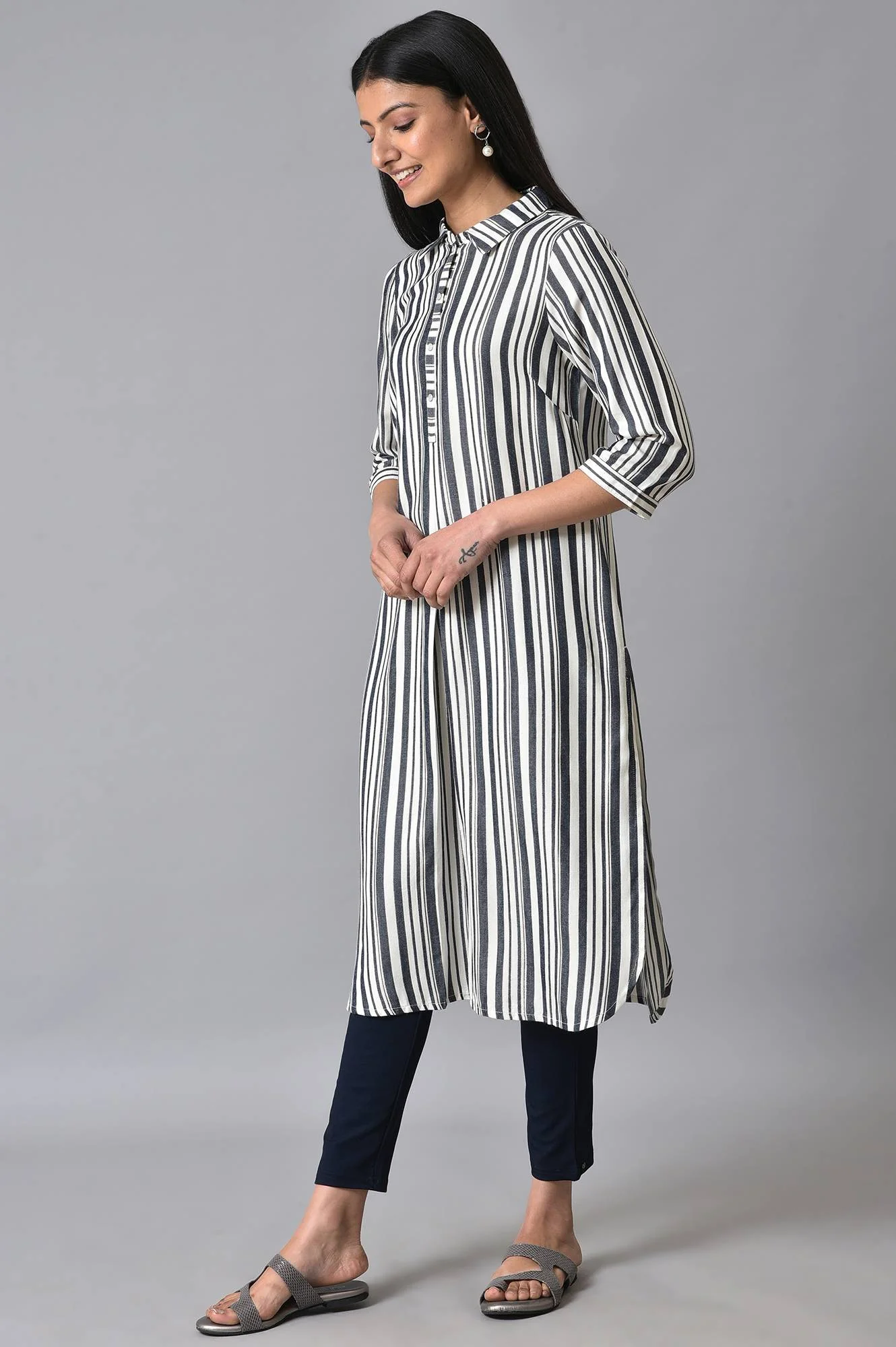 White & Black Stripes Shirt Collar kurta - Image 3