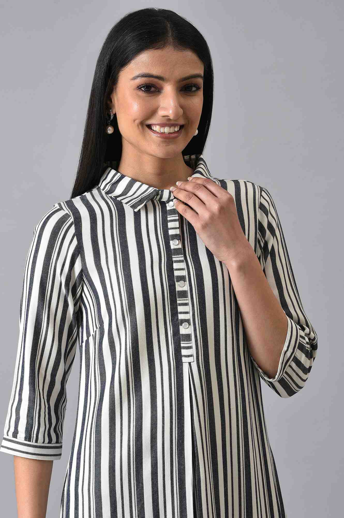 White & Black Stripes Shirt Collar kurta - Image 5