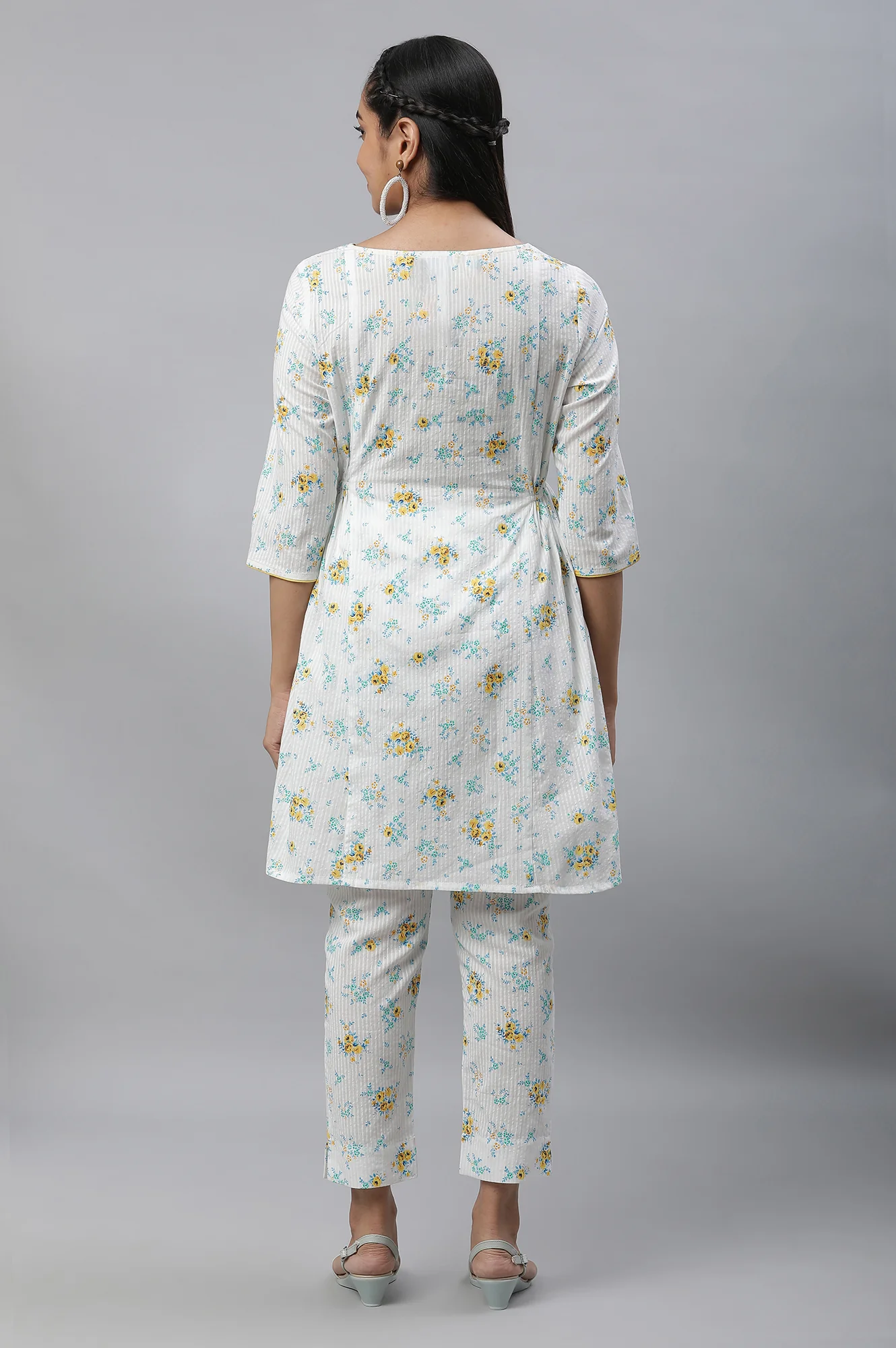 White Textured Cotton Kurta and Pants Co-ord Set - Image 4