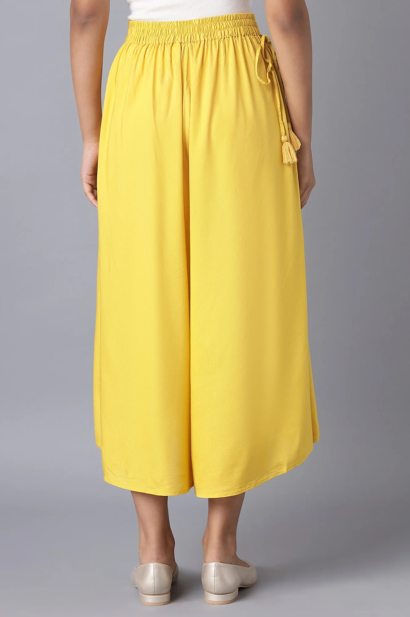 Yellow Solid Flared Cotton Culottes With Drawstring - Image 2