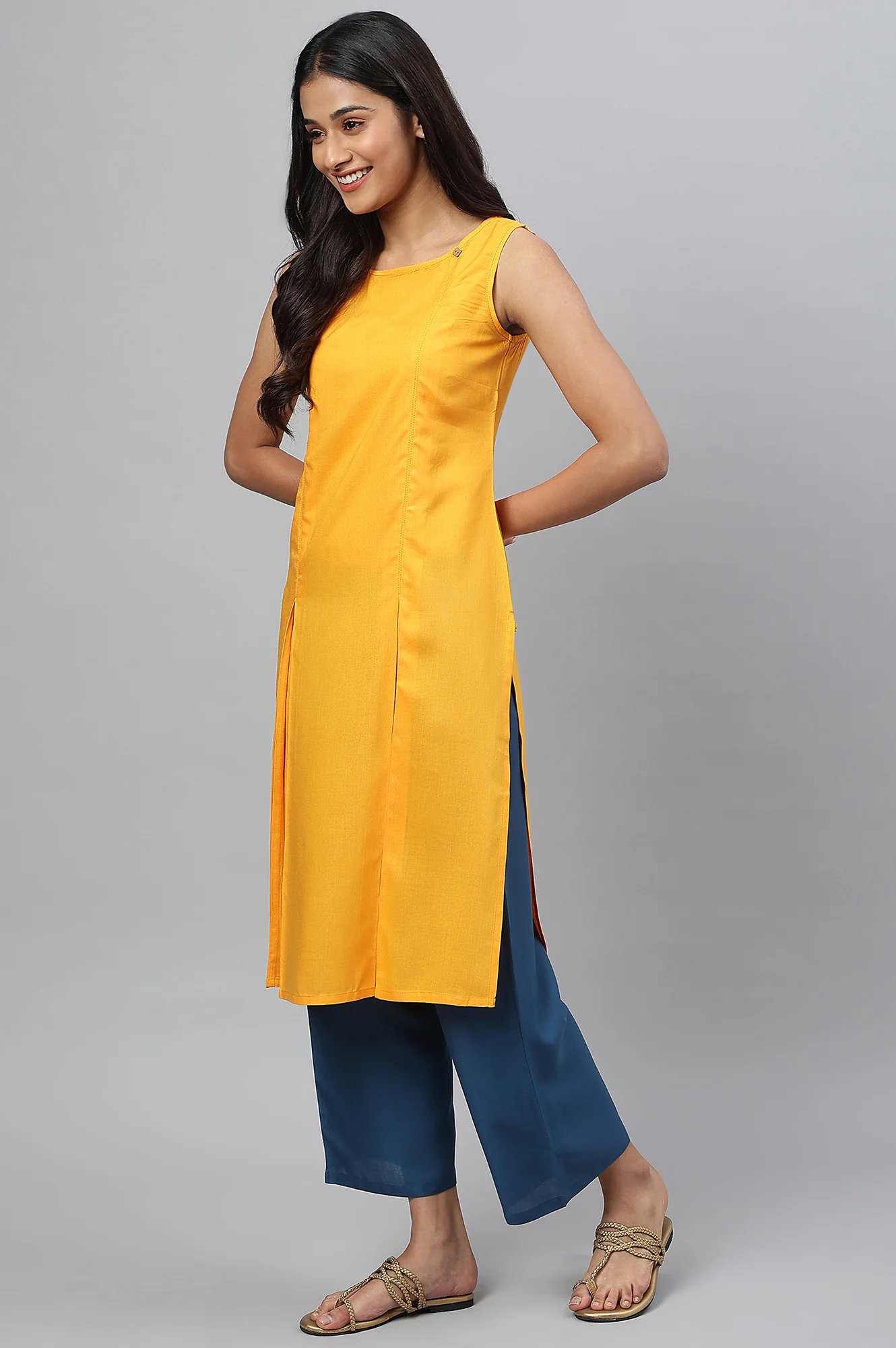 Yellow Front Pleated kurta With Blue Culottes - Image 4