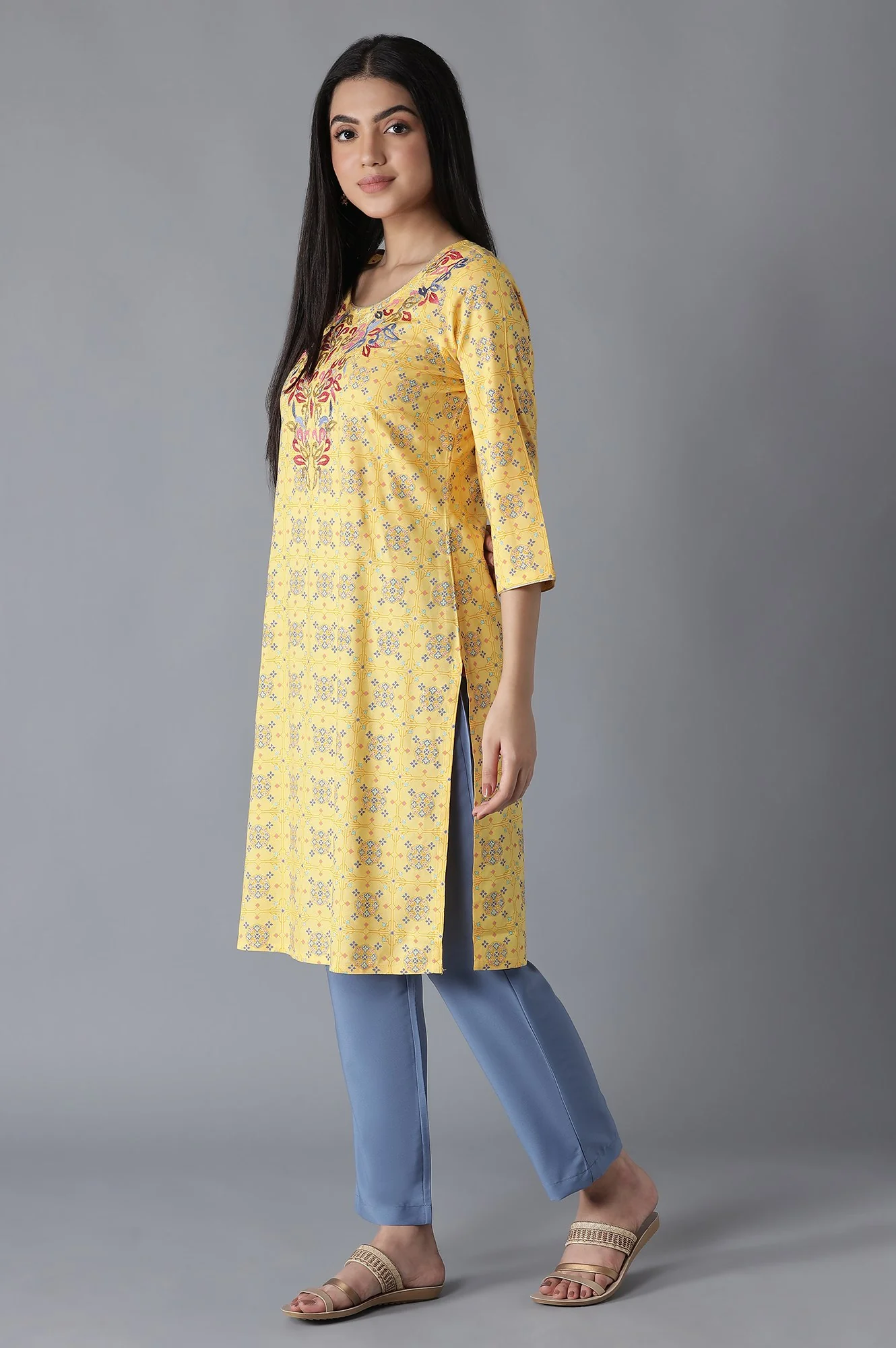 Yellow Glittered Geometric Print kurta Trousers Set - Image 3