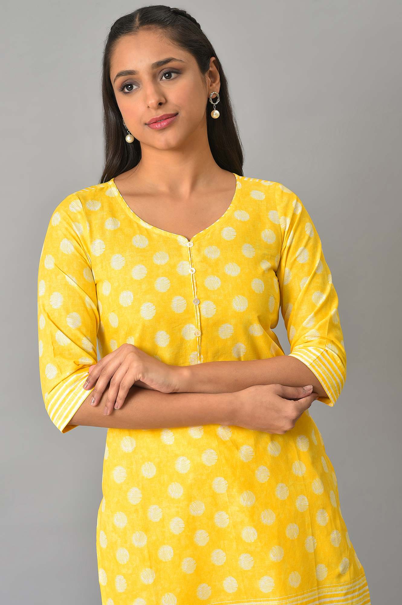 Yellow Polka Dots Printed Cotton kurta With Narrow Palaza - Image 5