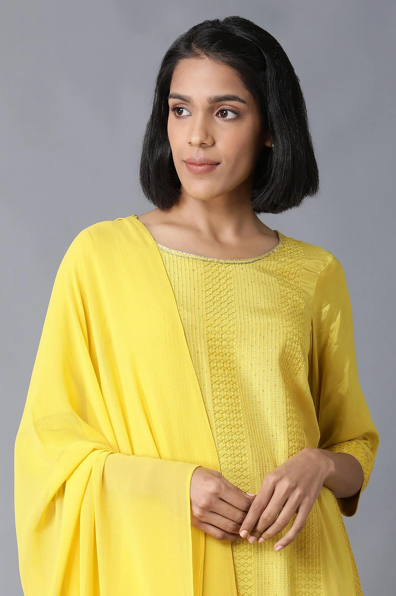 Yellow Schiffli Ethnic kurta Set - Image 5