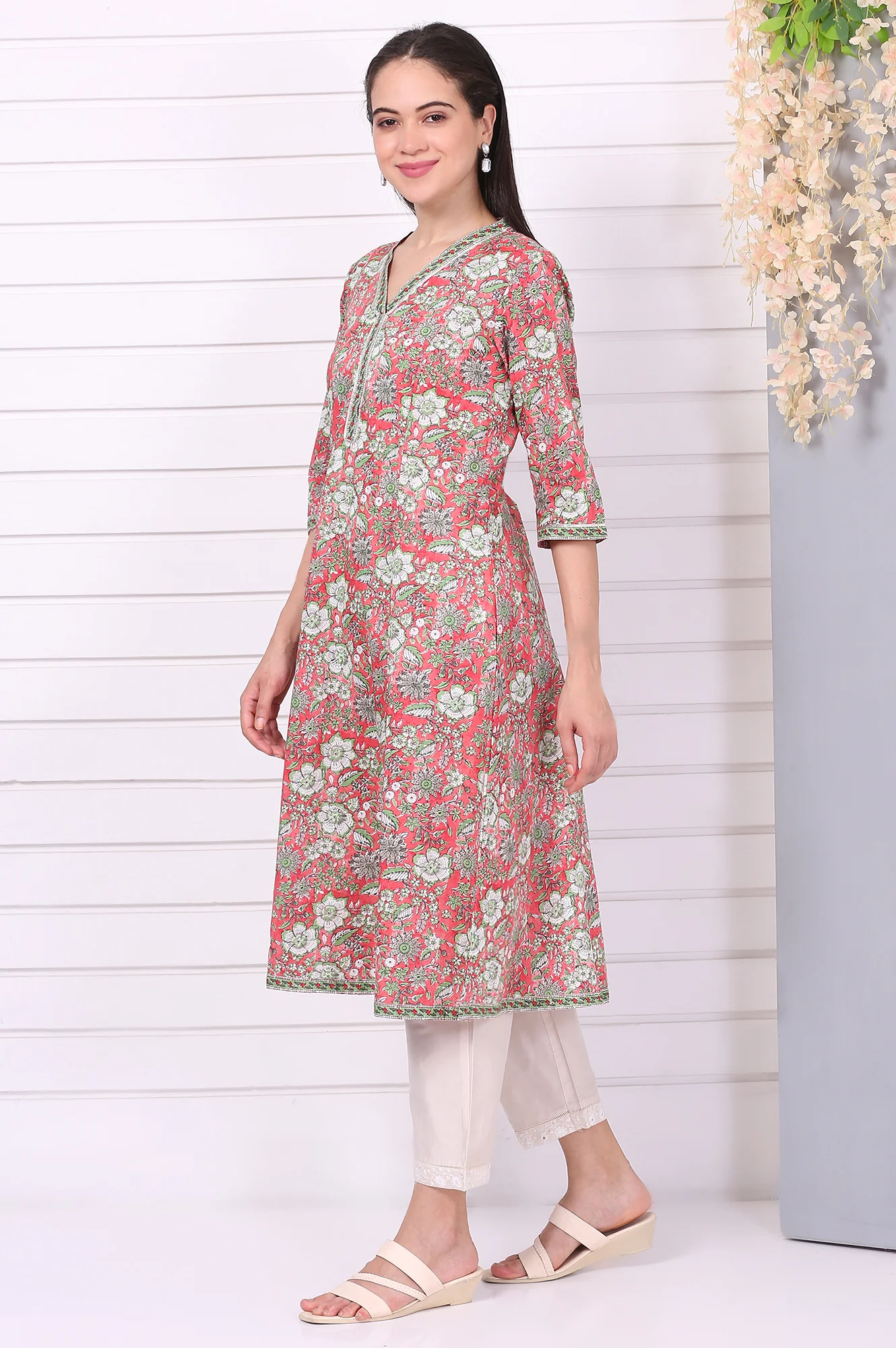 Red Floral Printed Straight Pure Cotton Kurta - Image 4