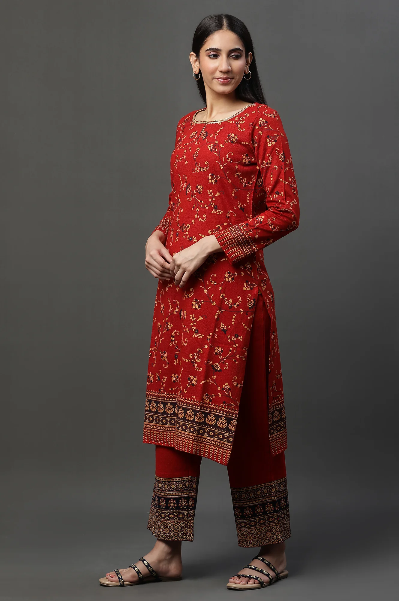 Red Floral Printed Winter Kurta and Pants Set - Image 3