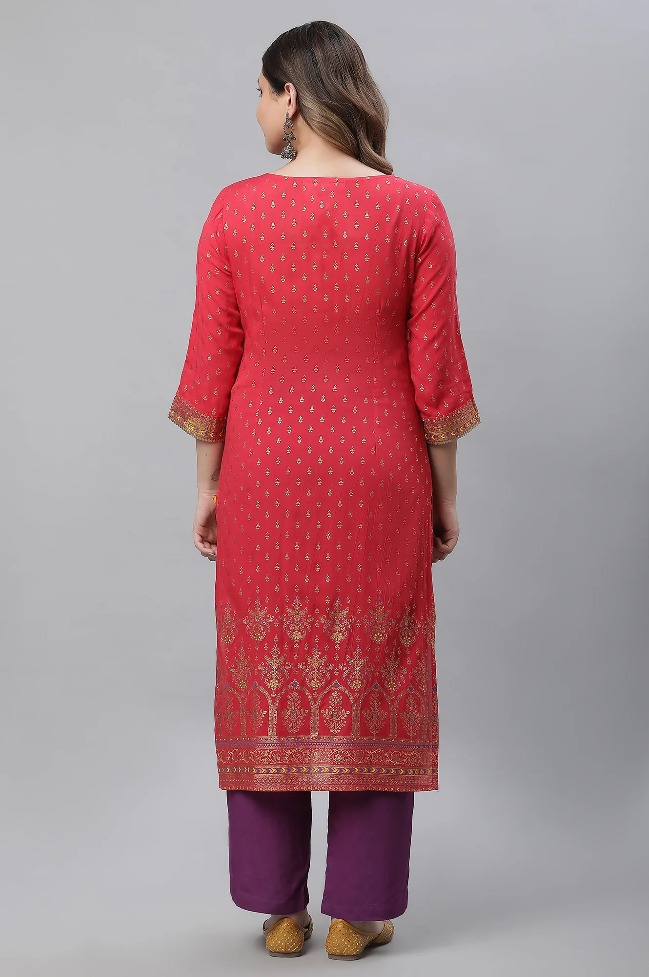 Red Foil Printed Embellished Festive Kurta - Image 3