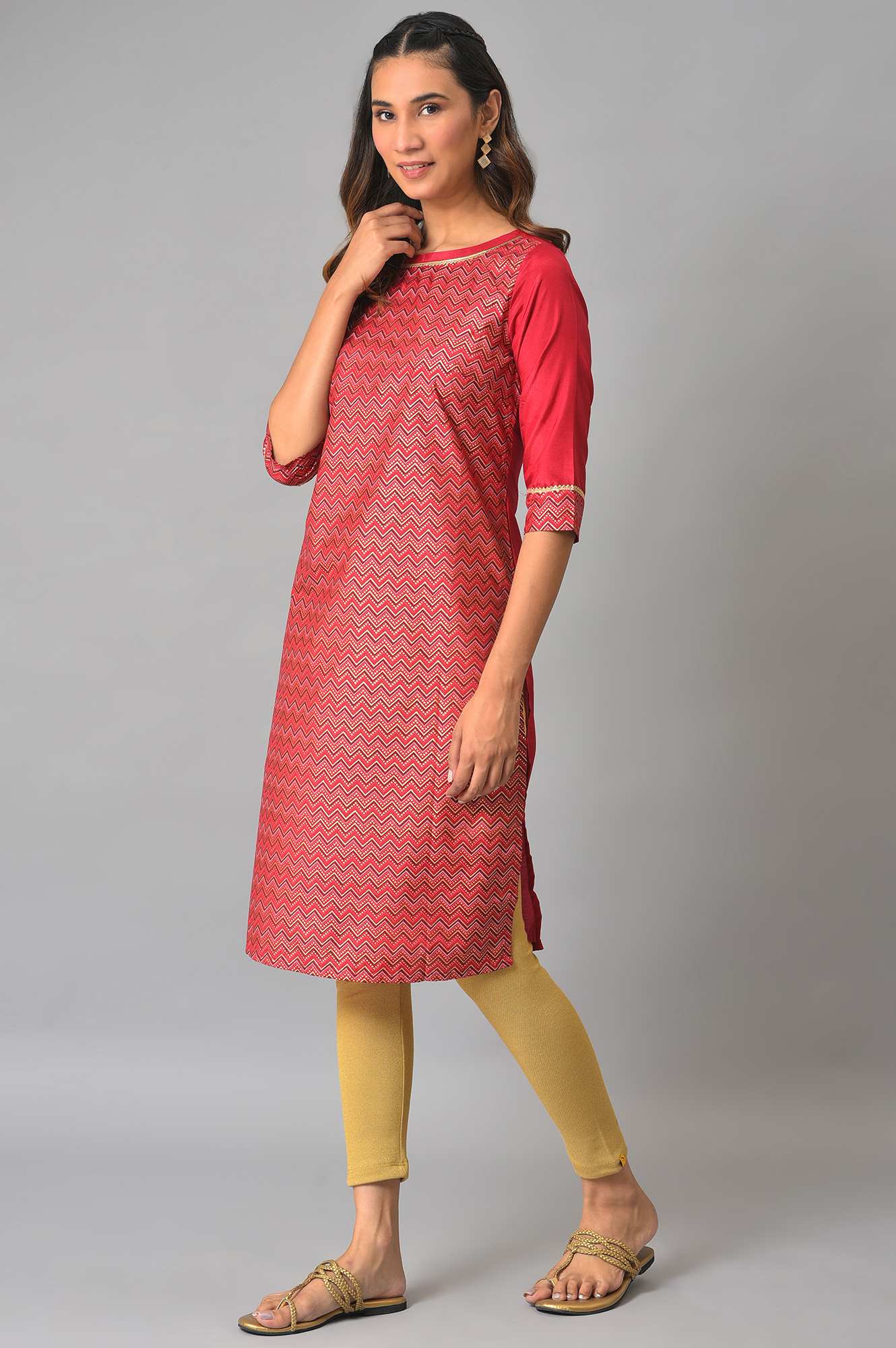 Red Printed Round Neck Kurta With Lace Detail - Image 3