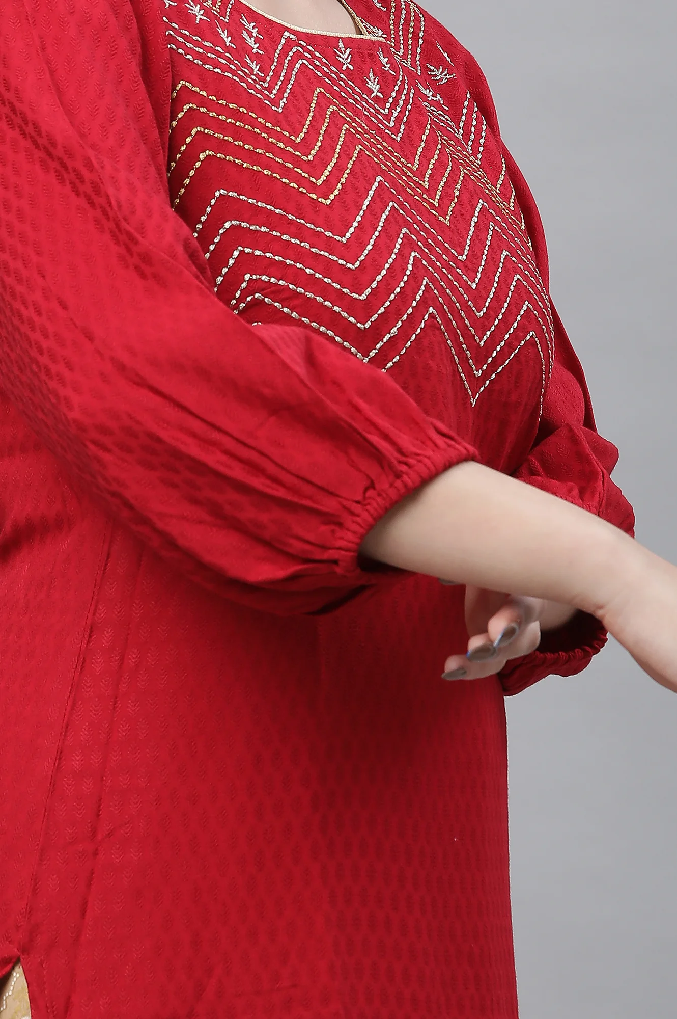 Red Textured Rayon Embroidered Kurta - Image 5
