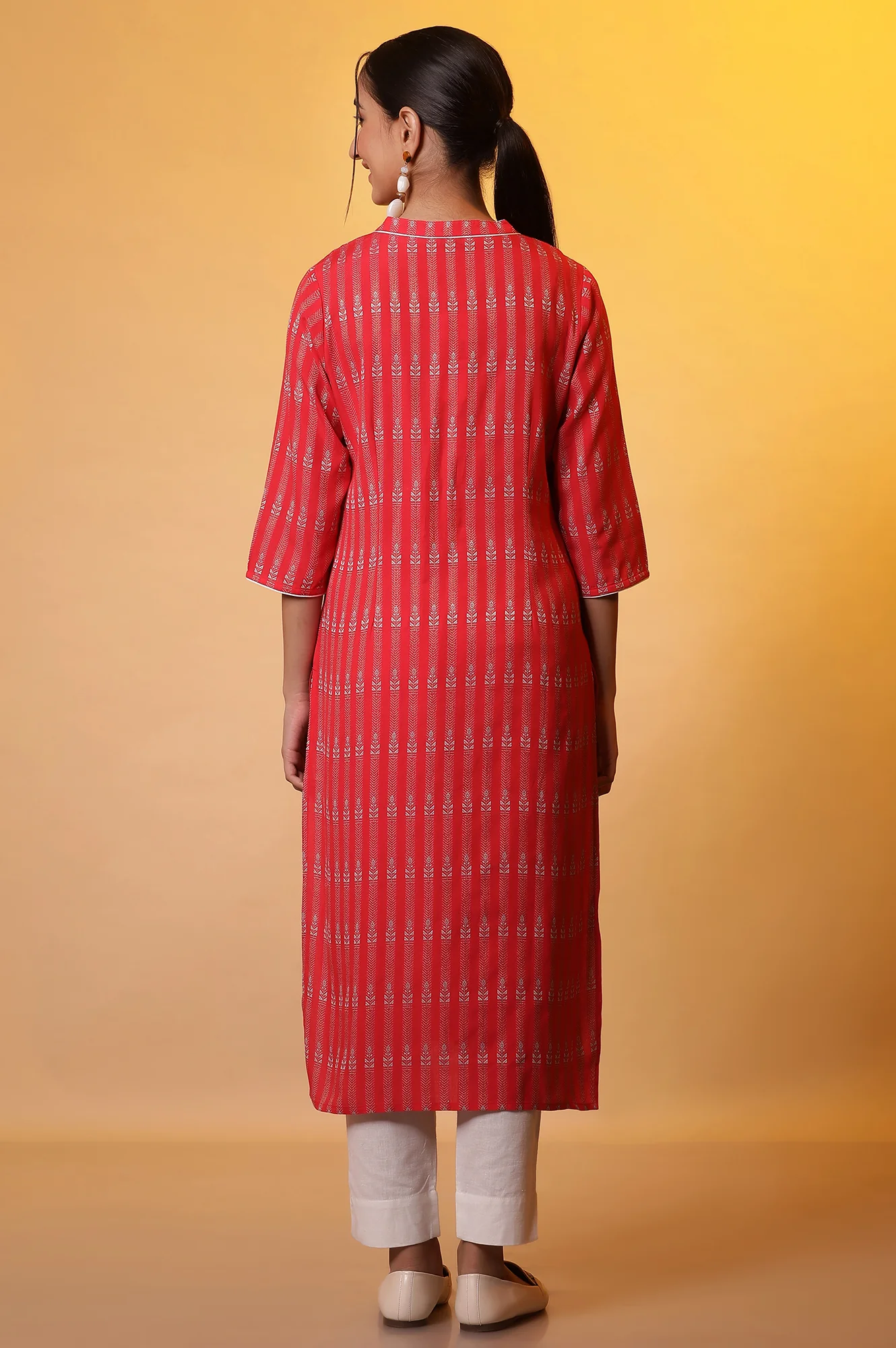 Red Yarn-Dyed Straight Kurta - Image 4