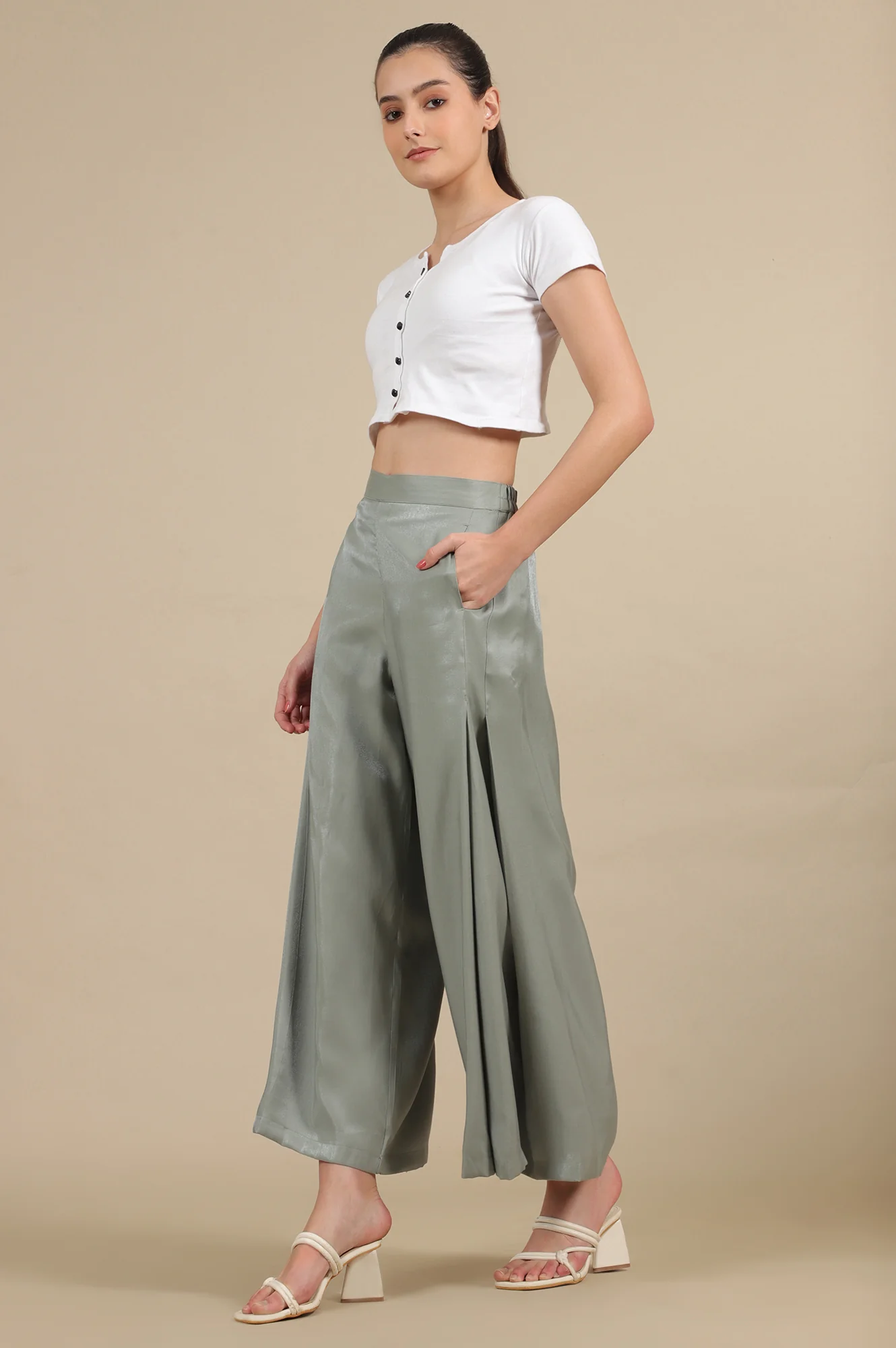 Grey Solid Flared Rayon Palazzo With Pleated Detail - Image 5