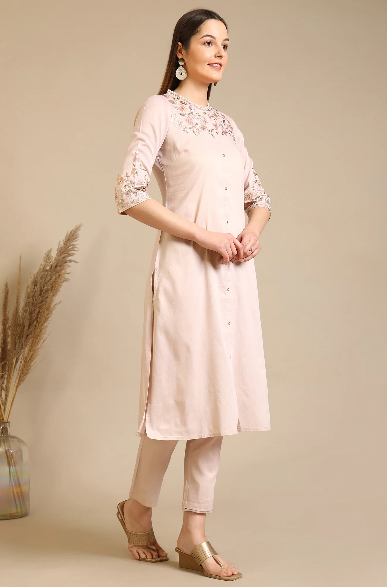 Solid Zari Viscose Blend Straight Kurta & Trousers Set - Image 7