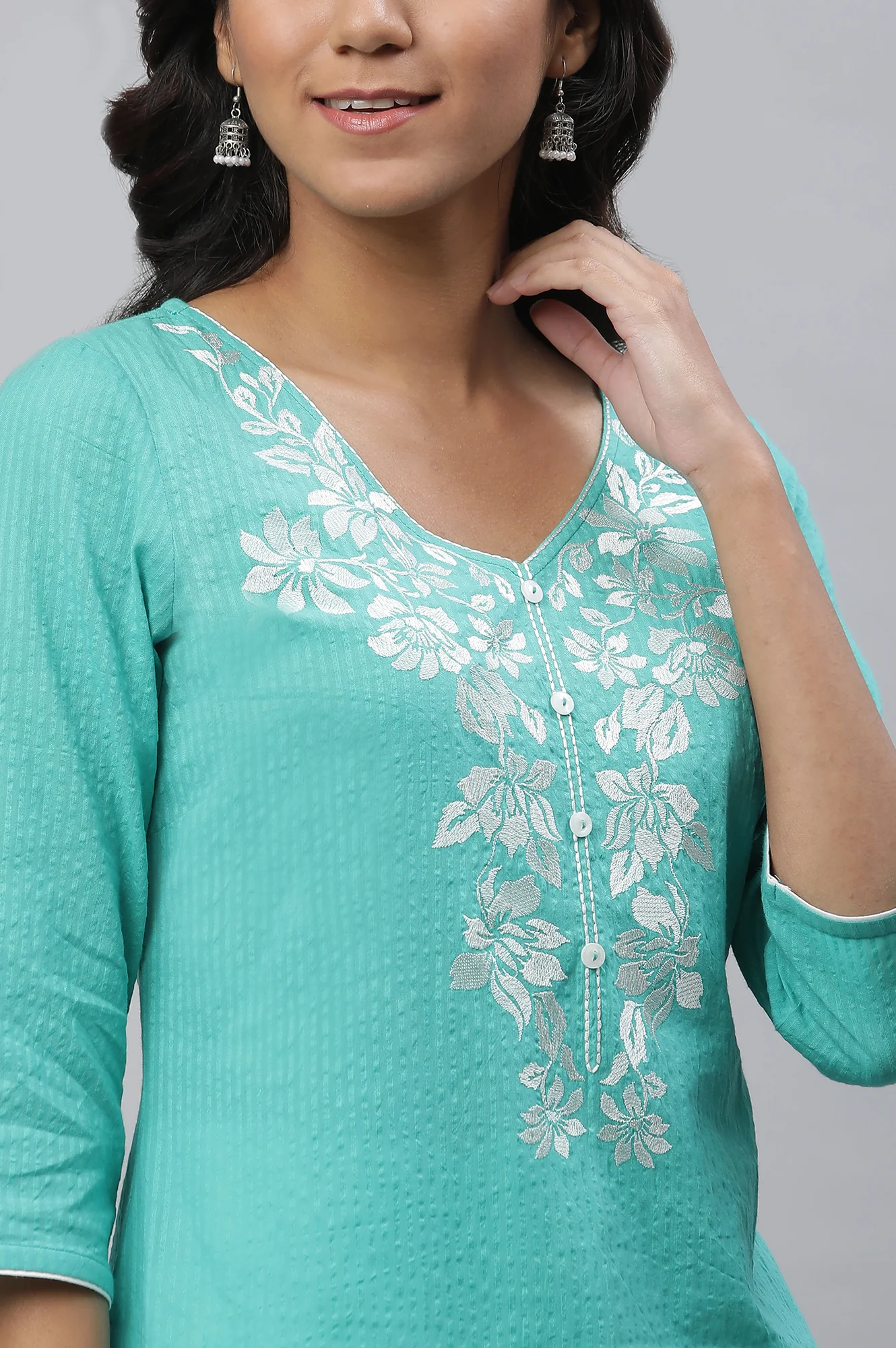 Teal Embroidered Textured Cotton Kurta - Image 6