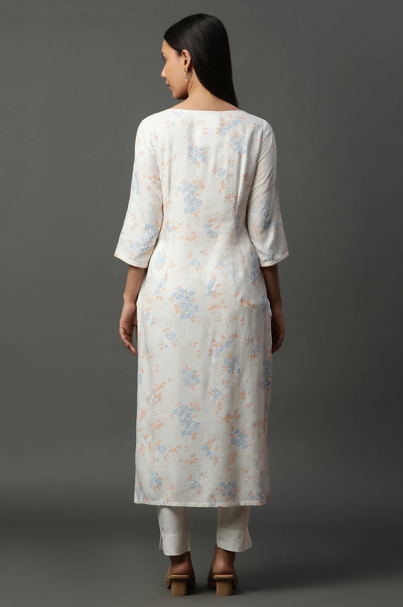 White Boat Neck Floral Printed Kurta - Image 4
