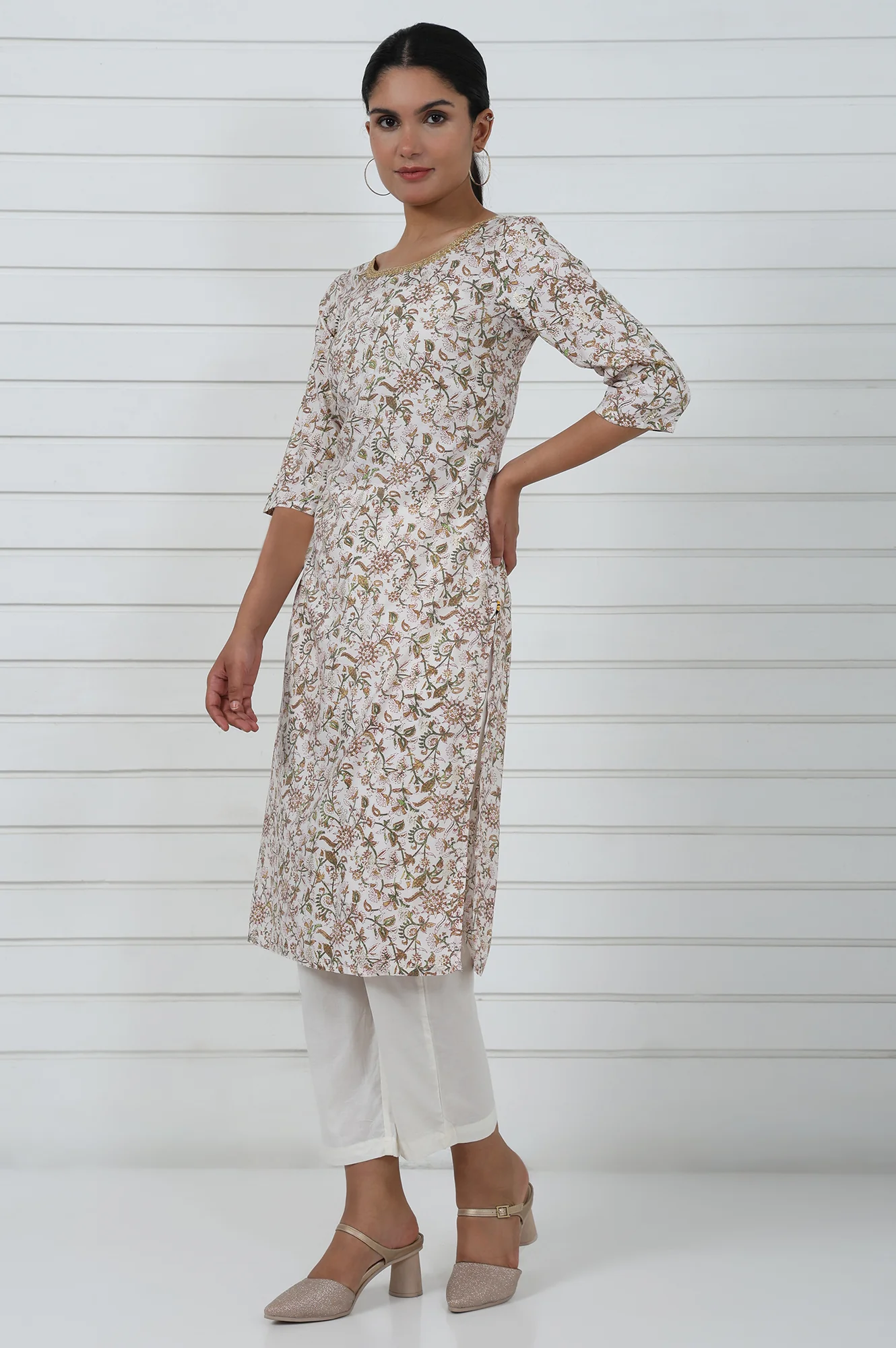 White Botanical Printed Dori Embroidered Straight Kurta - Image 4
