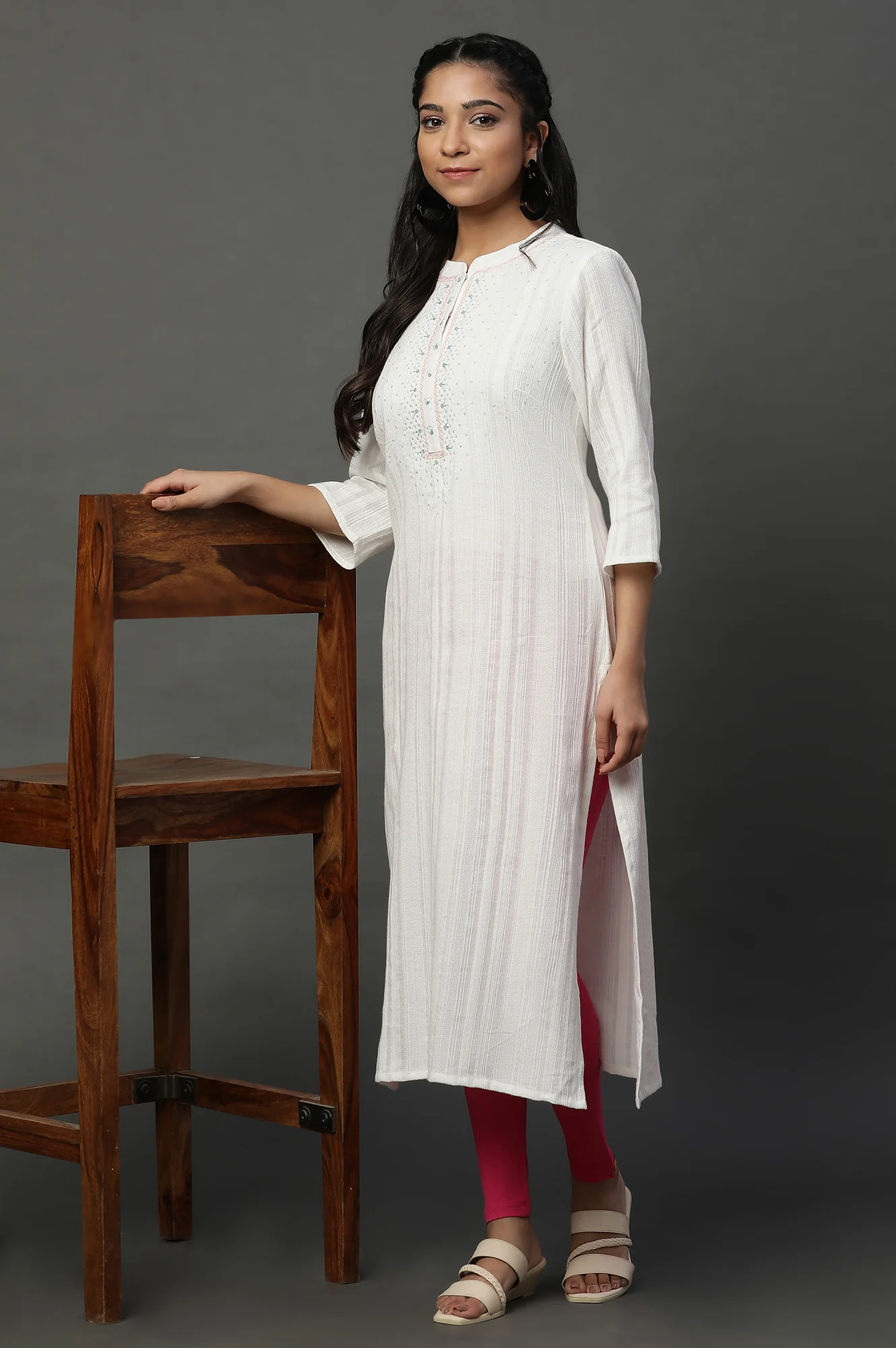 White Embroidered Cotton Classy Kurta - Image 2