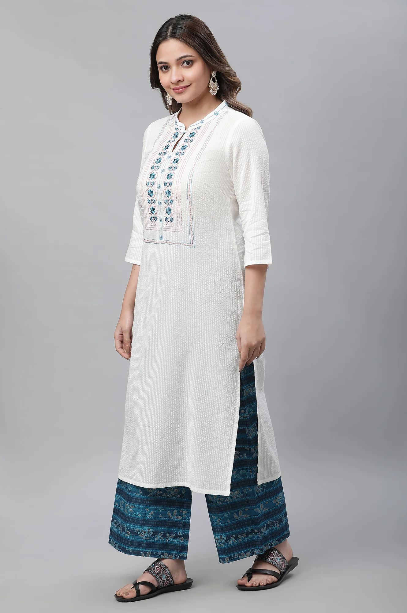 White Embroidered Textured Cotton Kurta - Image 3