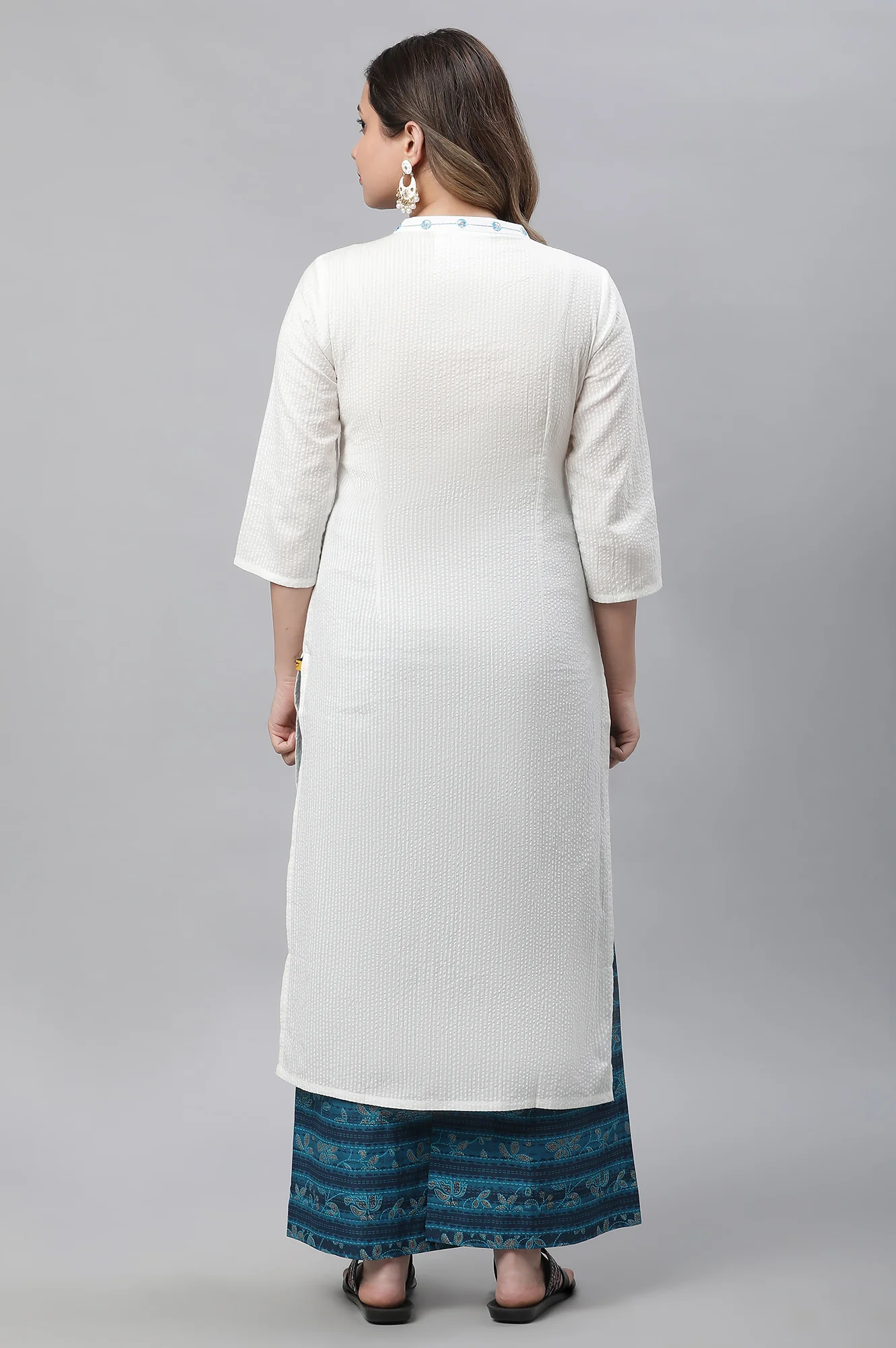 White Embroidered Textured Cotton Kurta - Image 4