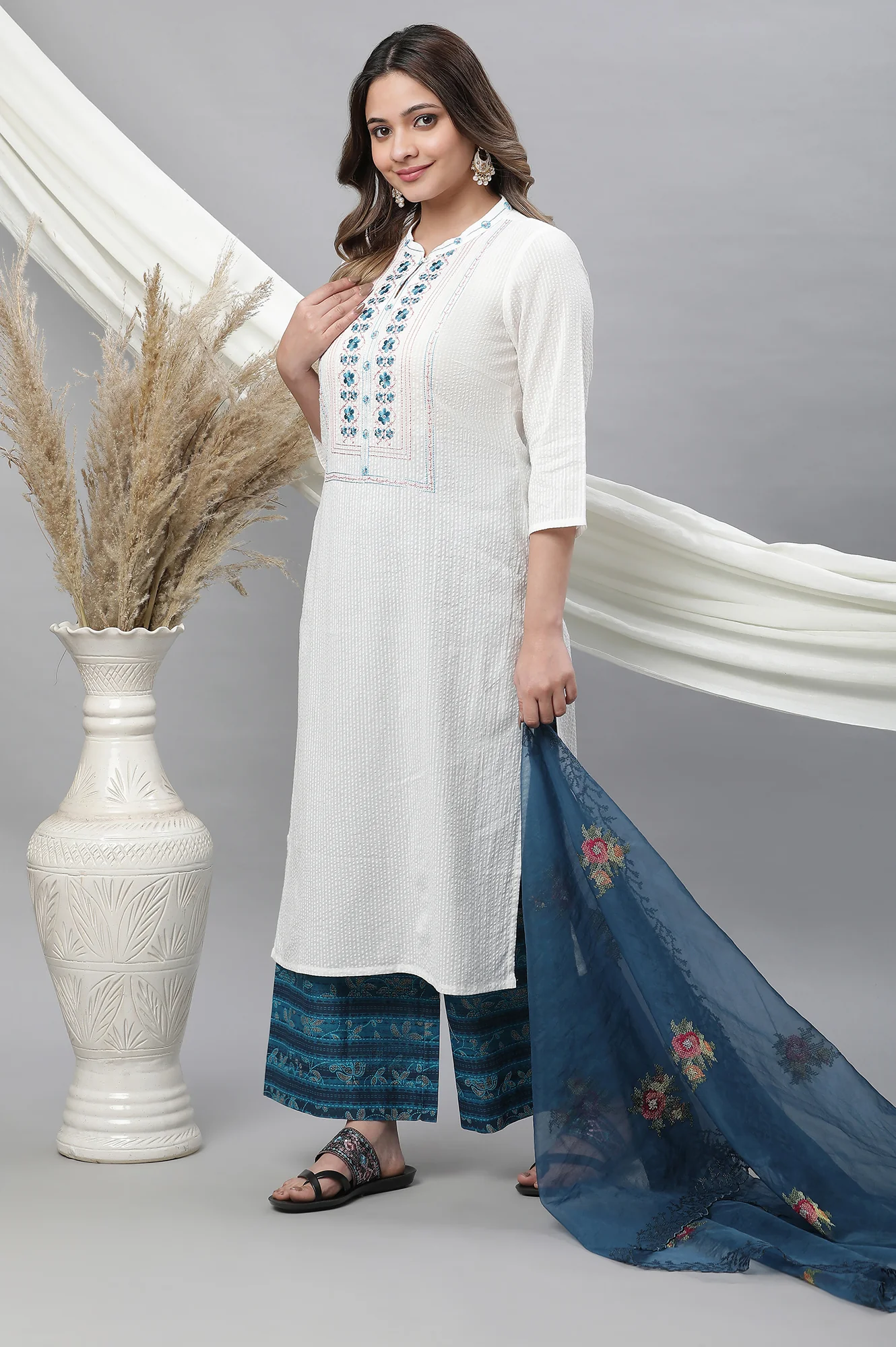 White Embroidered Textured Cotton Kurta - Image 6