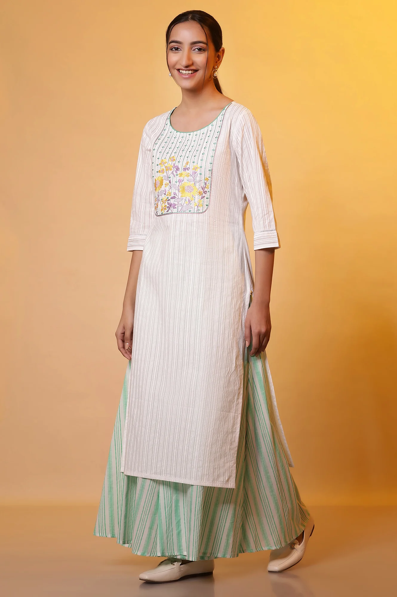White Embroidered Yoke Kurta - Image 3