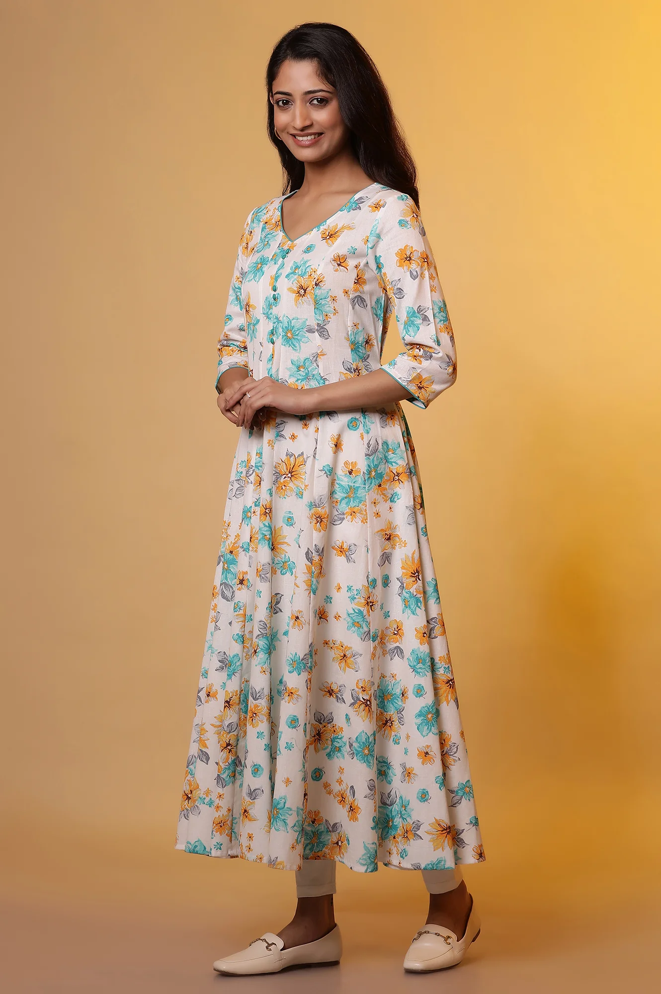White Flared Floral Printed Kurta - Image 3