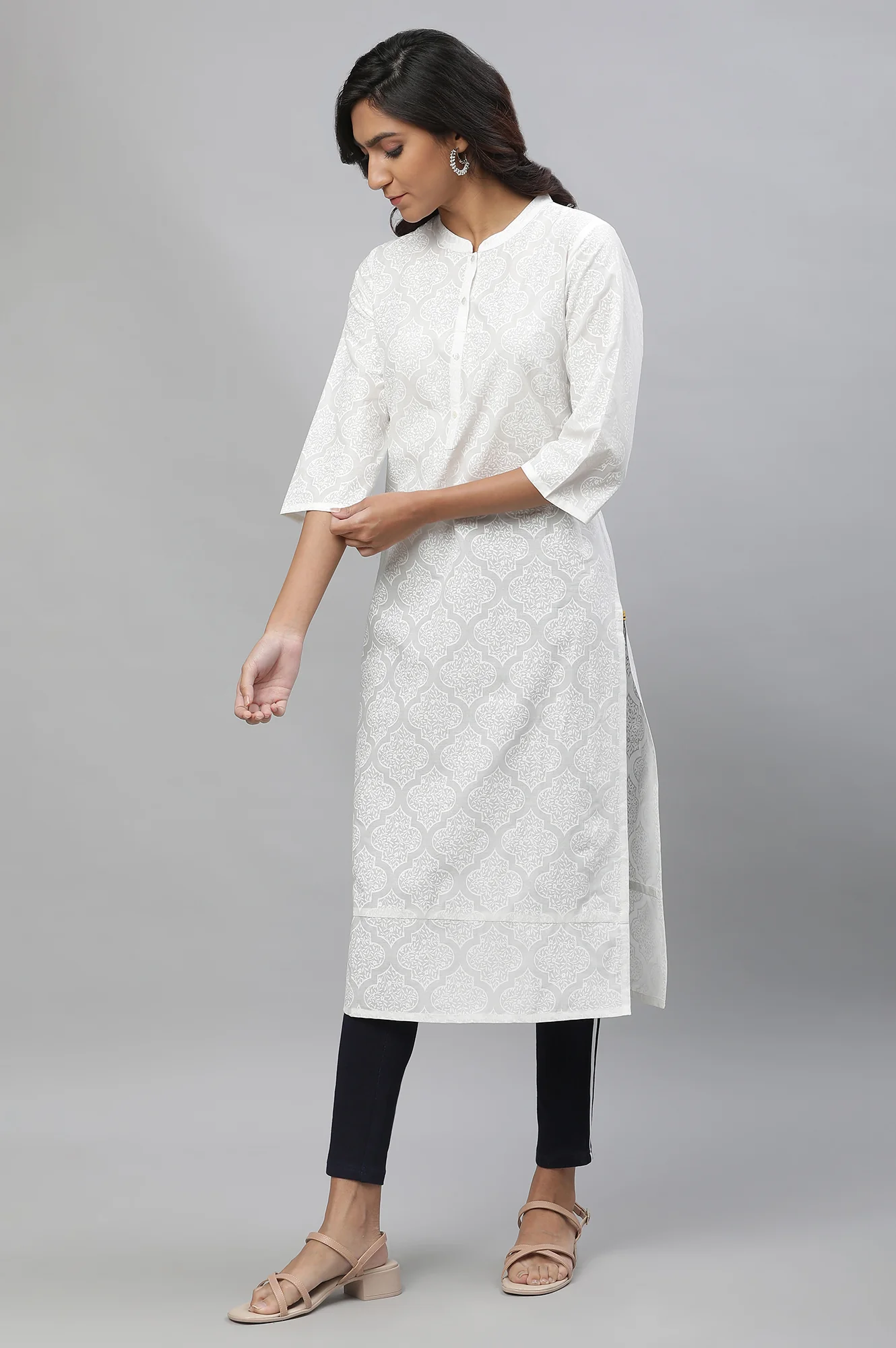 White Floral Motif Straight Kurta - Image 3
