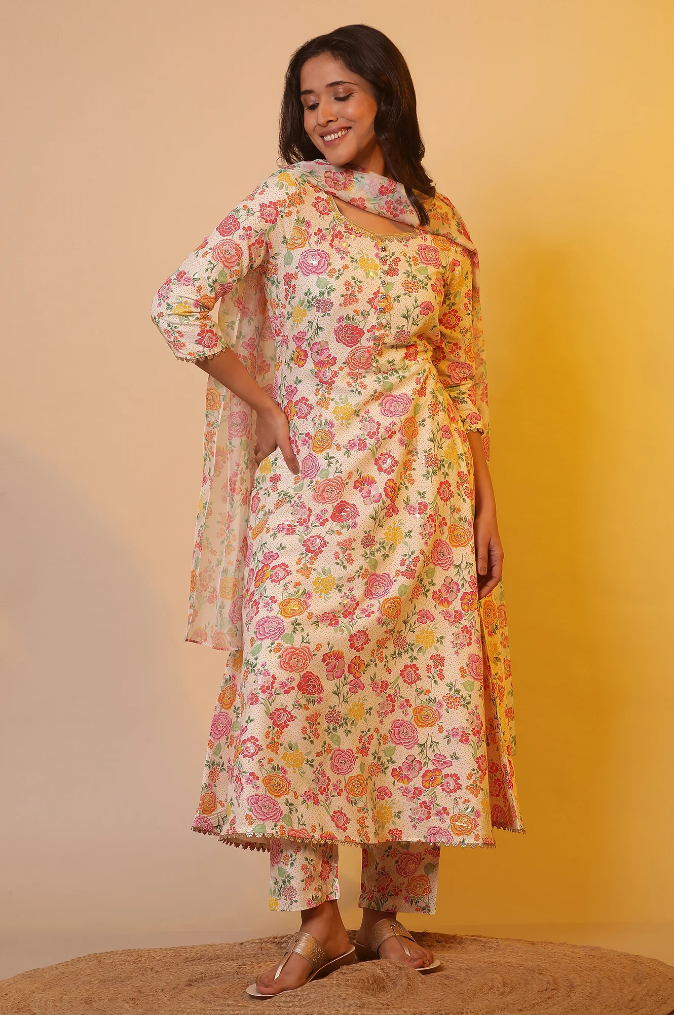 White Floral Printed Flared Kurta, Pants and Dupatta Set - Image 3