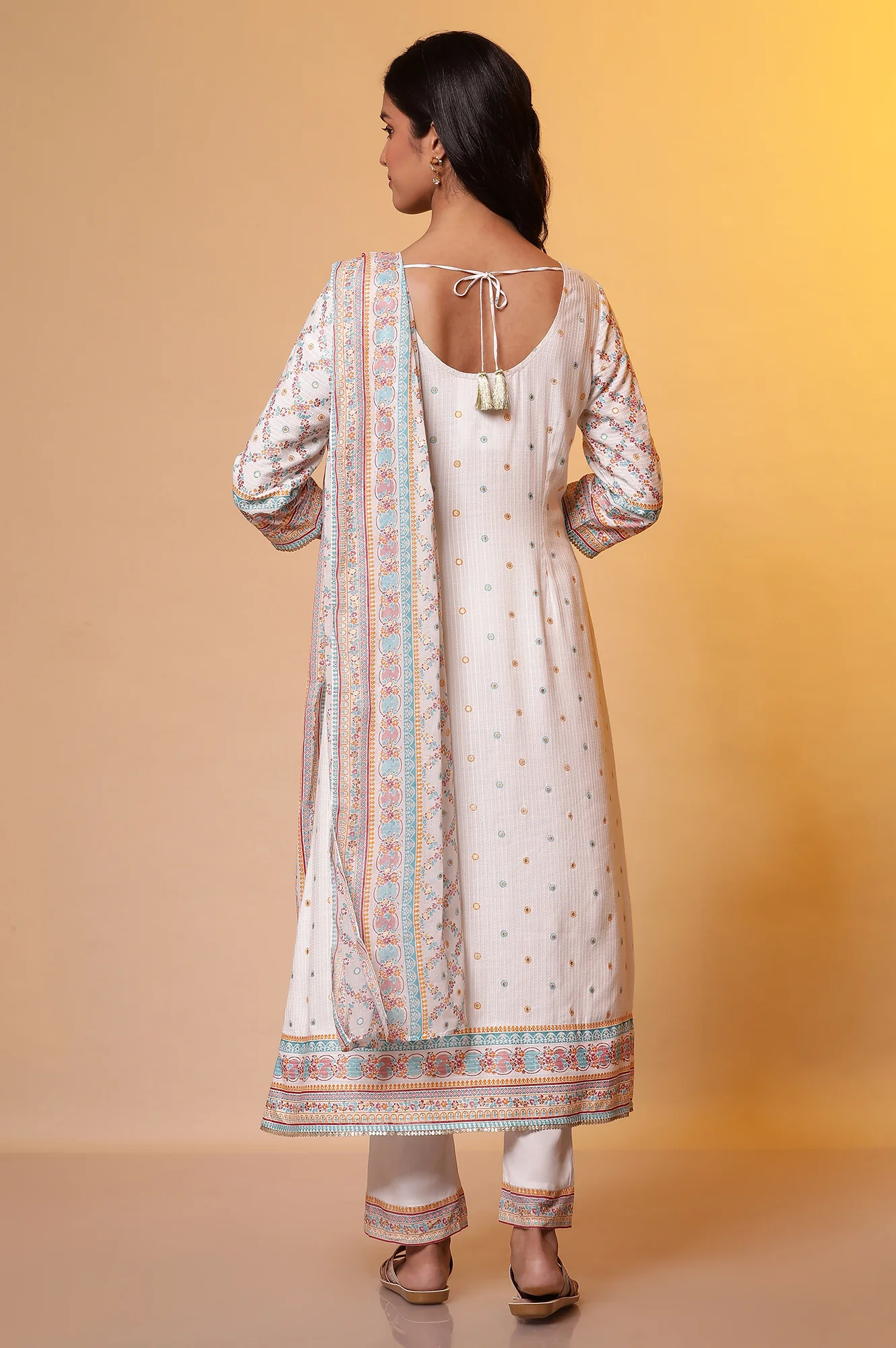 White Floral Printed Flared Kurta, Trousers and Dupatta Set - Image 4