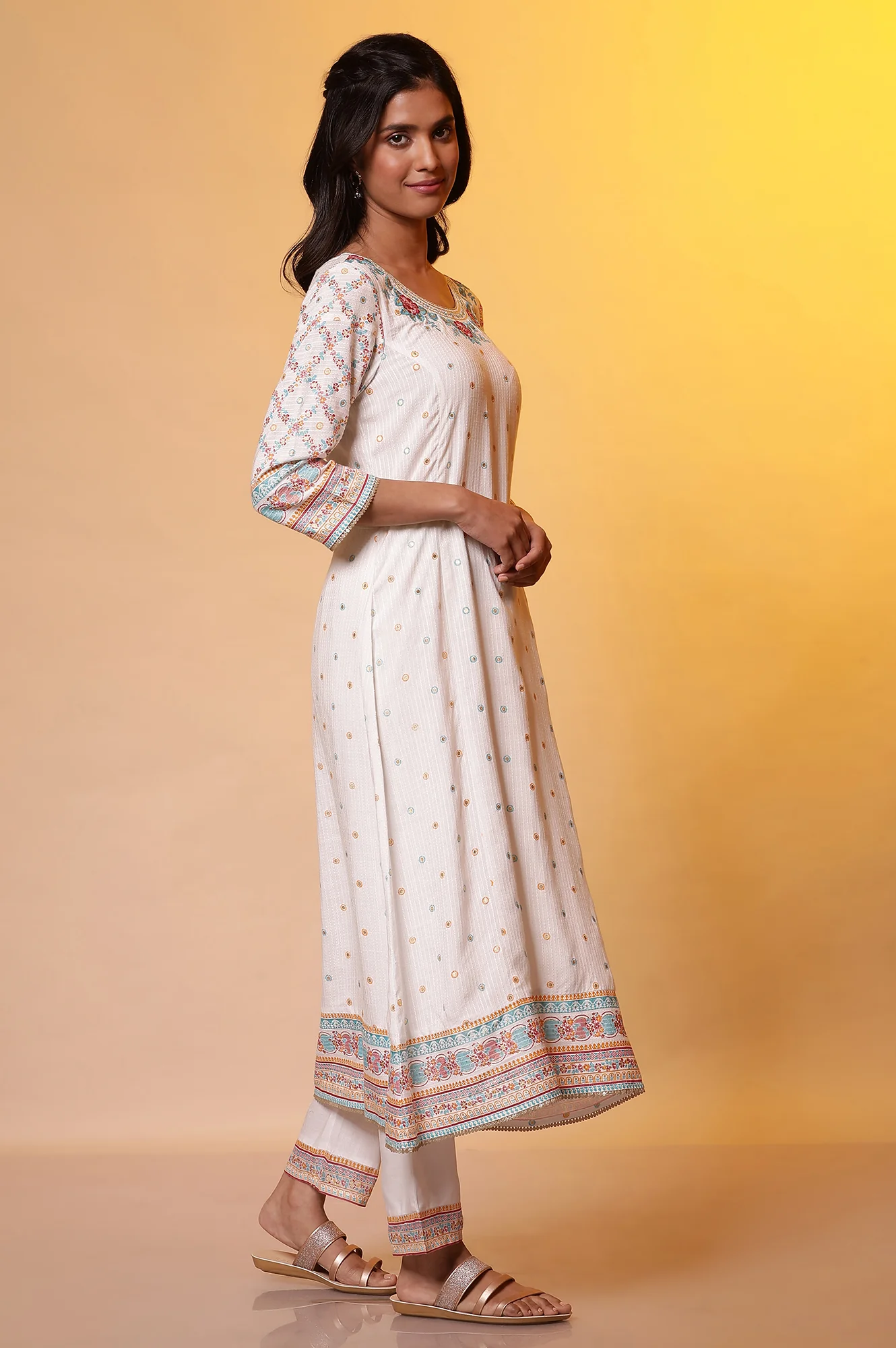 White Floral Printed Flared Kurta, Trousers and Dupatta Set - Image 5