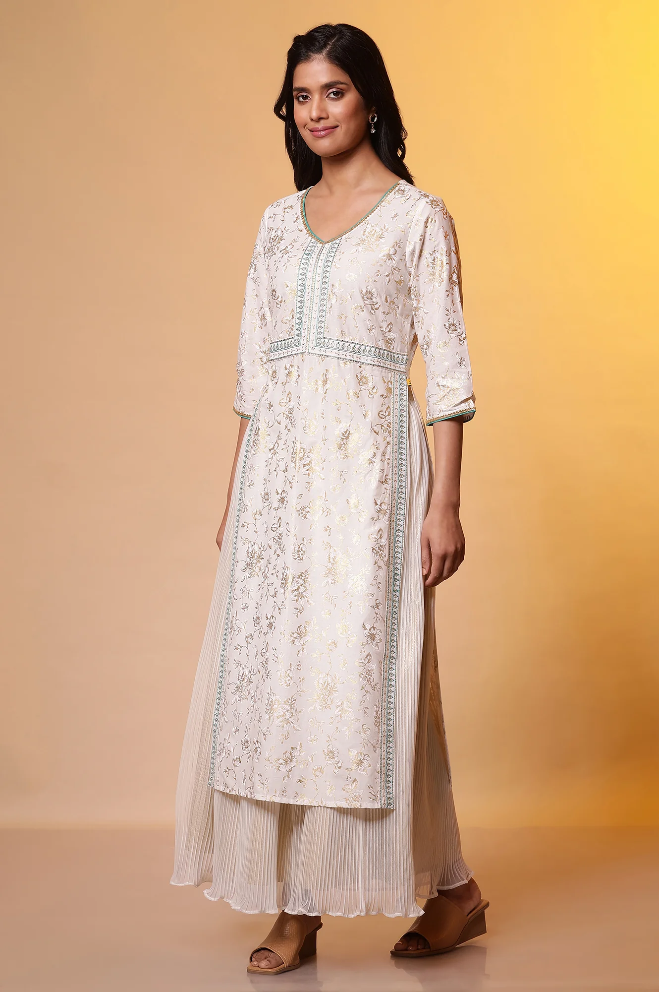 White Floral Printed High-Slit Kurta, Pleated Skirt and Dupatta Set - Image 3