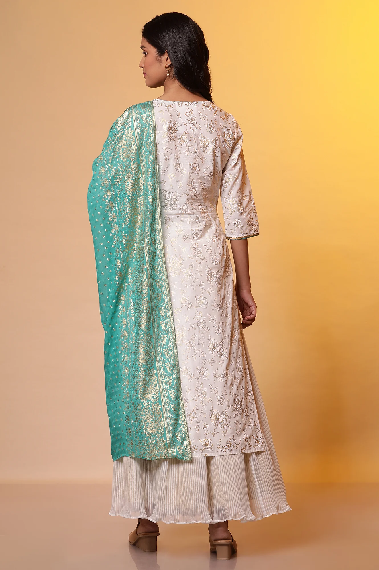 White Floral Printed High-Slit Kurta, Pleated Skirt and Dupatta Set - Image 4