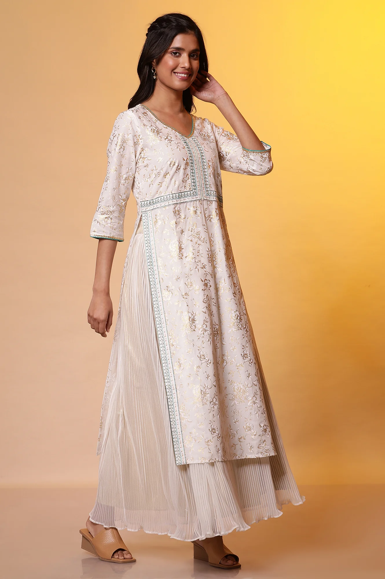 White Floral Printed High-Slit Kurta, Pleated Skirt and Dupatta Set - Image 5