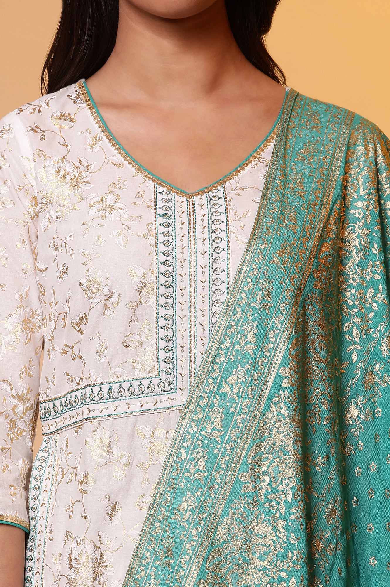 White Floral Printed High-Slit Kurta, Pleated Skirt and Dupatta Set - Image 6
