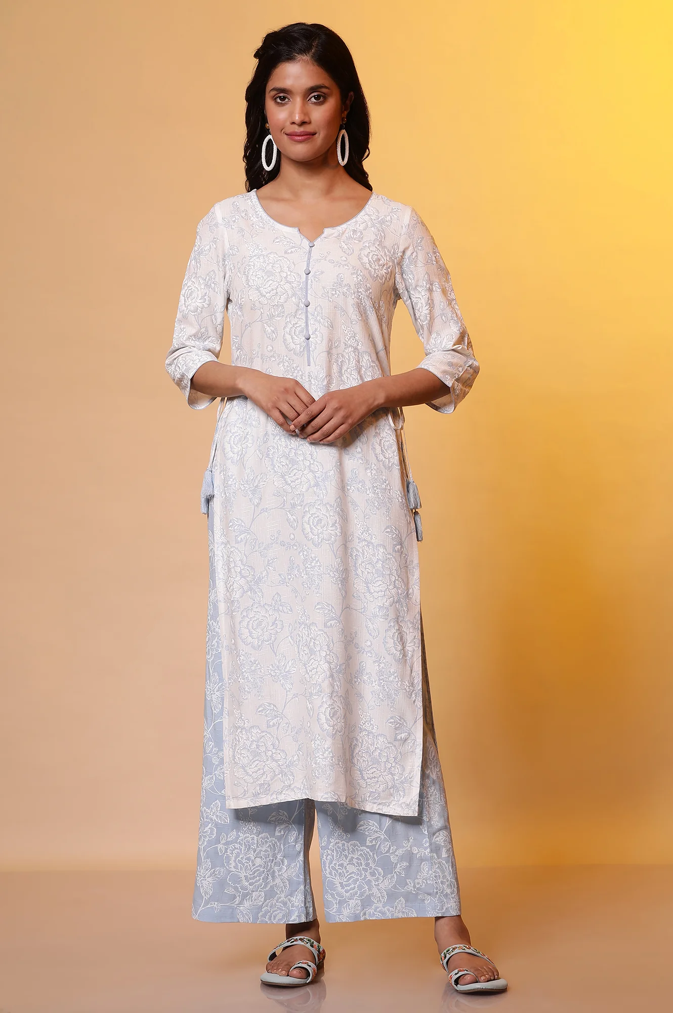 White Floral Printed Kurta and Pants Set - Image 3