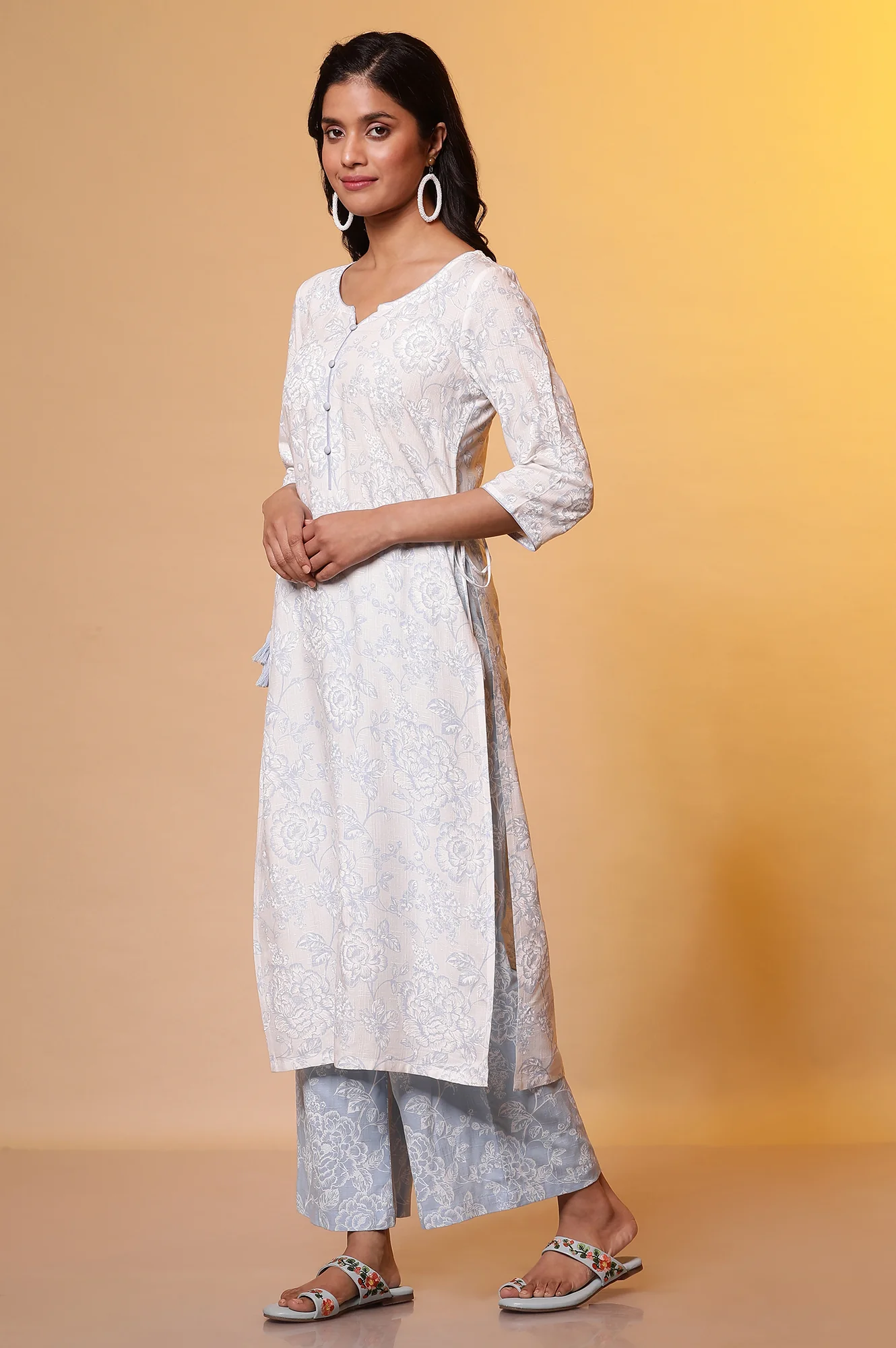 White Floral Printed Kurta and Pants Set - Image 4