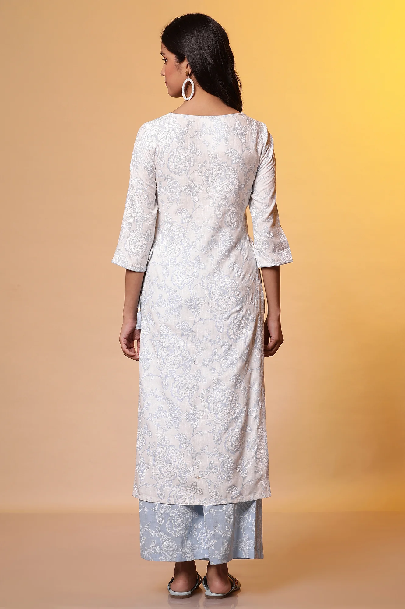 White Floral Printed Kurta and Pants Set - Image 5