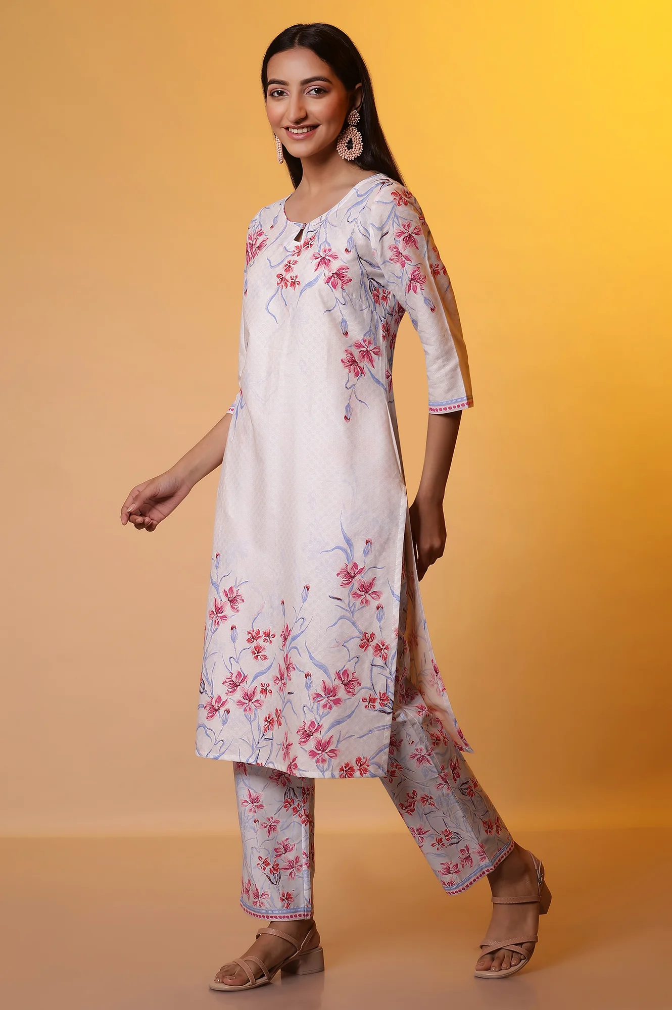 White Floral Printed Kurta, Pants and Dupatta Set - Image 3