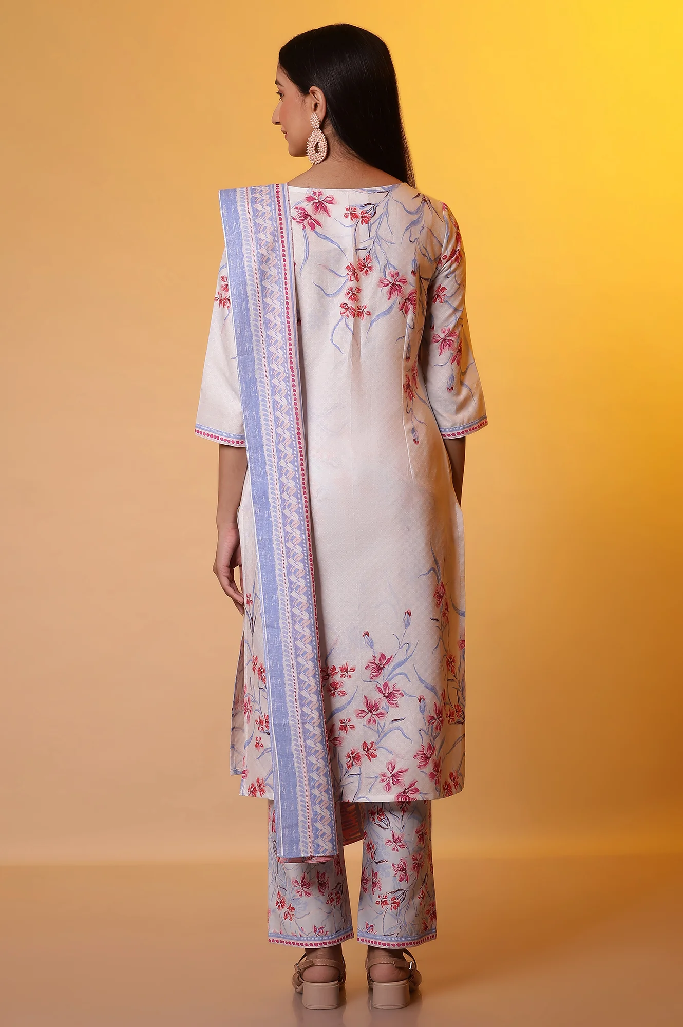 White Floral Printed Kurta, Pants and Dupatta Set - Image 4