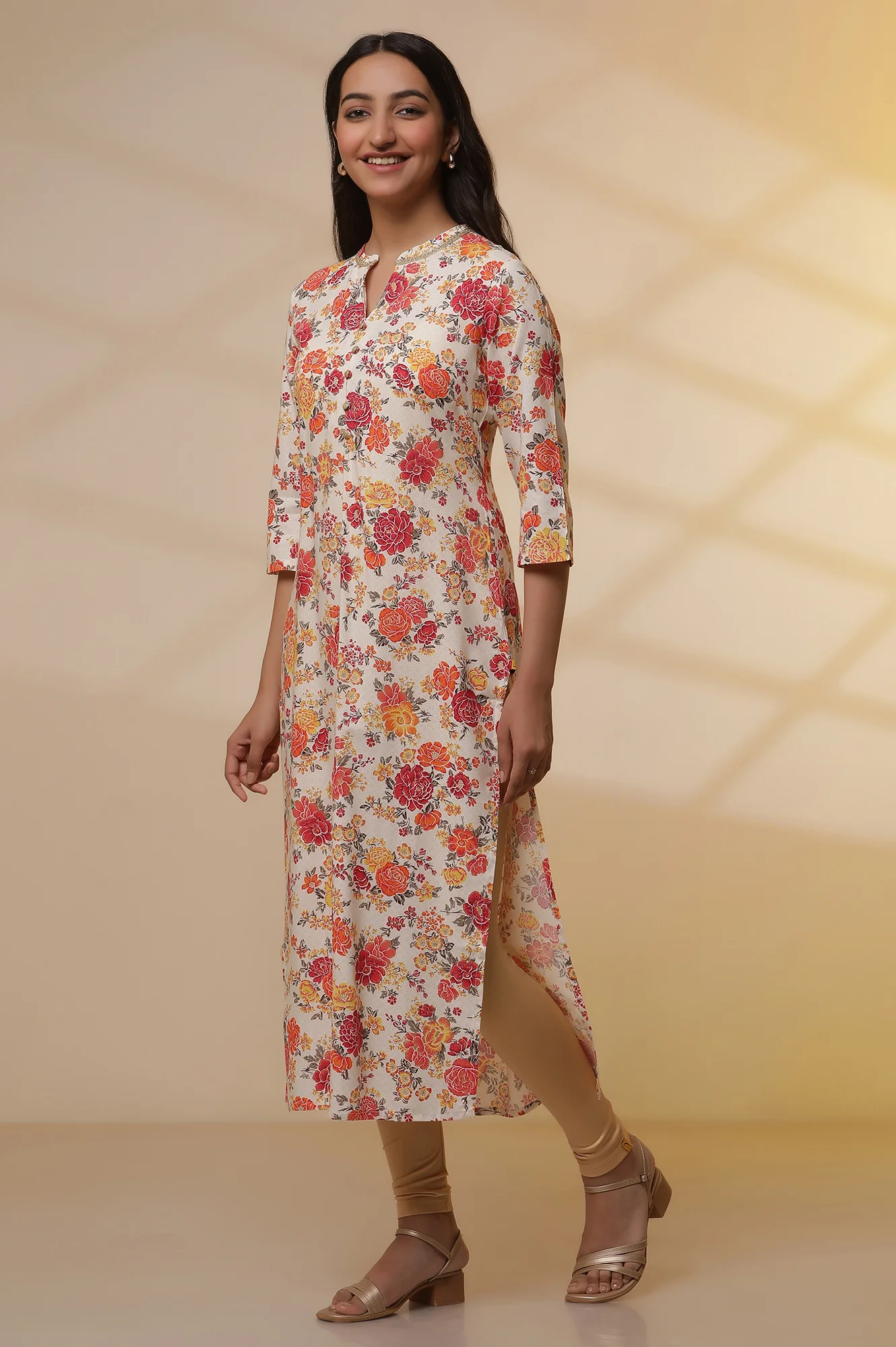 White Floral Printed Kurta, Pants and Dupatta Set - Image 3